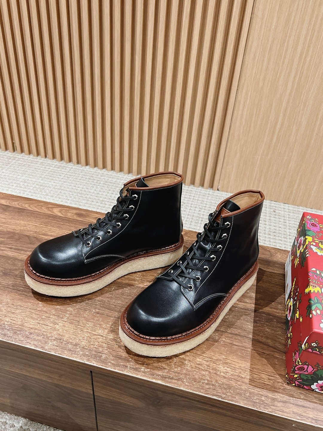 Kenzo Takada Kangaroo Shoe: Comfortable Geisha-inspired Design with Unique Aesthetics - 图片 2
