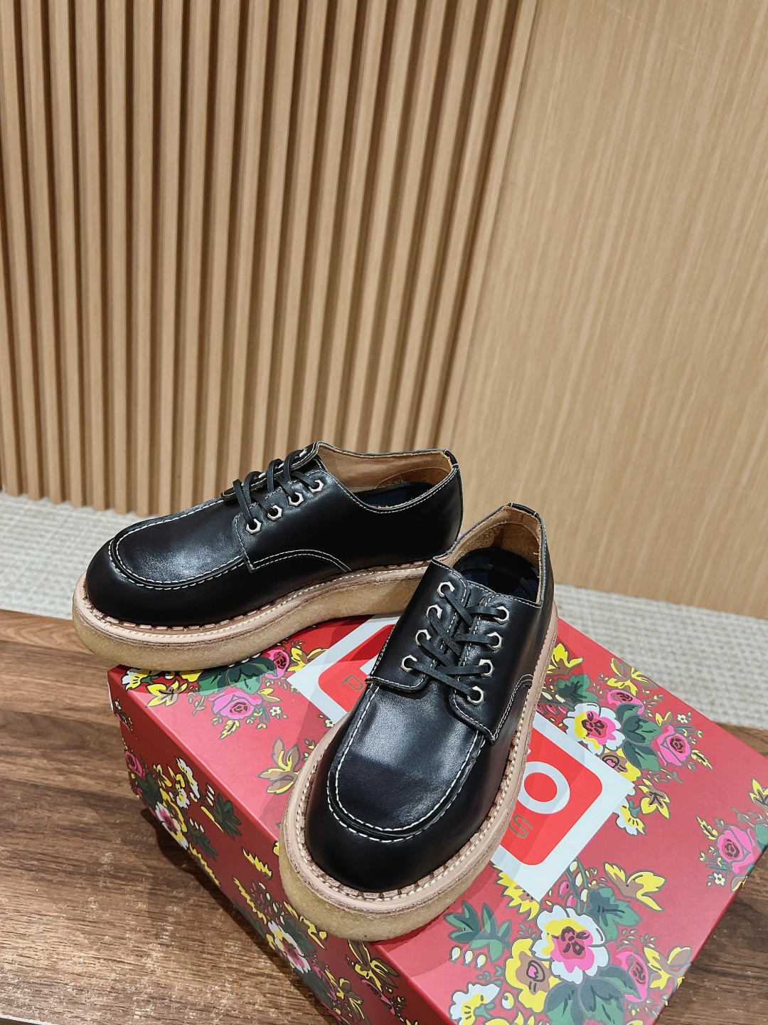 Kenzo Takada’s Unique Kangaroo Shoes and Nigo’s Stylish Short Boots on Thick Base - 图片 4