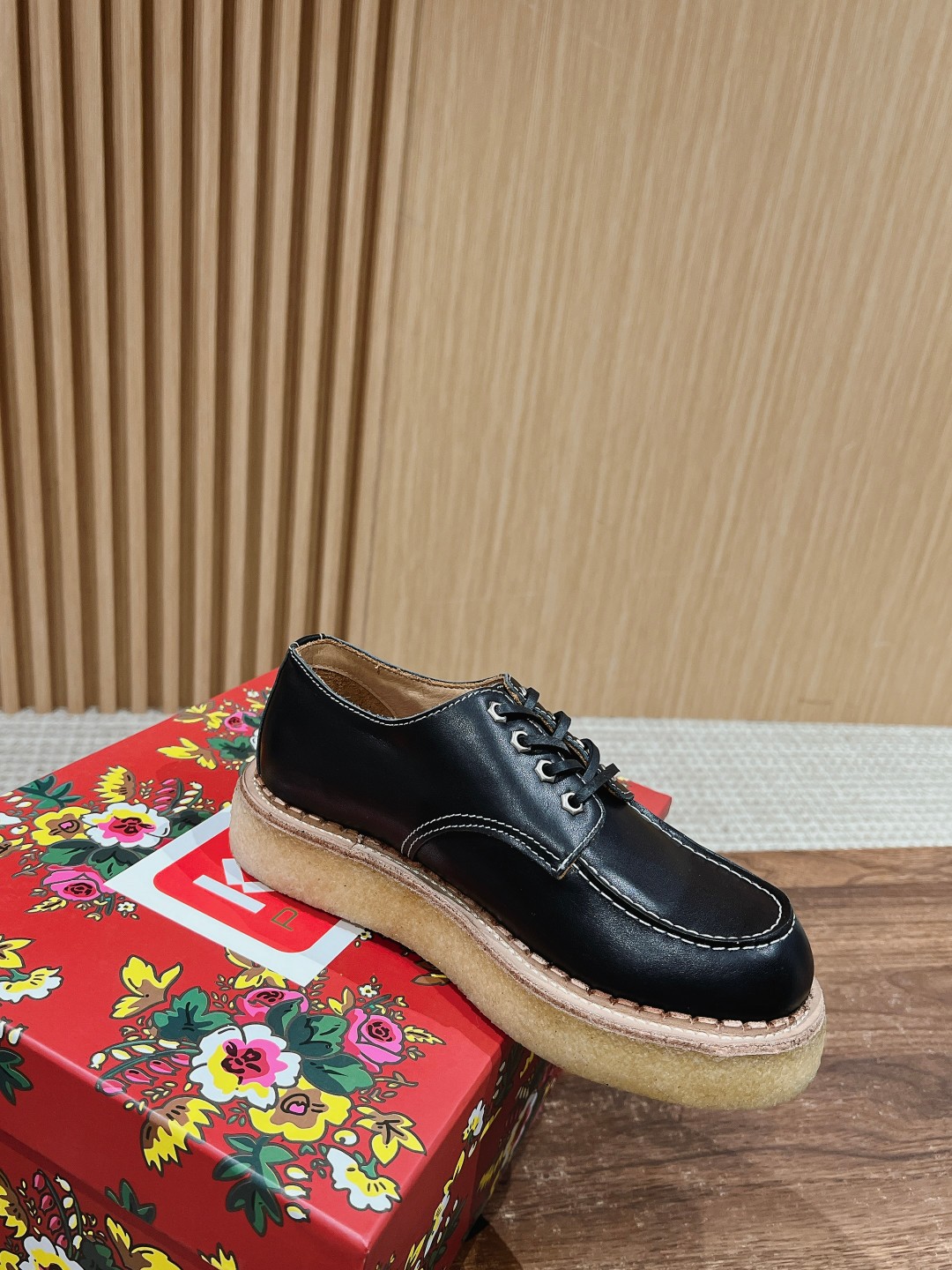 Kenzo Takada’s Unique Kangaroo Shoes and Nigo’s Stylish Short Boots on Thick Base - 图片 3