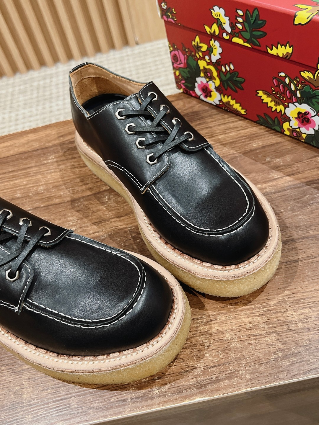 Kenzo Takada’s Unique Kangaroo Shoes and Nigo’s Stylish Short Boots on Thick Base - 图片 6