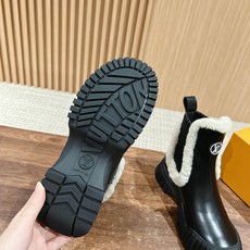 𝐋𝐨𝐮𝐢𝐬 𝐕𝐮𝐢𝐭𝐭𝐨𝐧 𝐑𝐮𝐛𝐲#路易威登羊毛厚底 短靴 切尔西 平底 及踝靴 原版购入开发 做货 本款 Ruby 𝐋𝐨𝐮𝐢𝐬 𝐕𝐮𝐢𝐭𝐭𝐨𝐧 𝐑𝐮𝐛𝐲#路易威登羊毛厚底 短靴 切尔西 平底 及踝靴 原版购入开发 做货 本款 Ruby