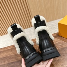 𝐋𝐨𝐮𝐢𝐬 𝐕𝐮𝐢𝐭𝐭𝐨𝐧 𝐑𝐮𝐛𝐲#路易威登羊毛厚底 短靴 切尔西 平底 及踝靴 原版购入开发 做货 本款 Ruby 𝐋𝐨𝐮𝐢𝐬 𝐕𝐮𝐢𝐭𝐭𝐨𝐧 𝐑𝐮𝐛𝐲#路易威登羊毛厚底 短靴 切尔西 平底 及踝靴 原版购入开发 做货 本款 Ruby