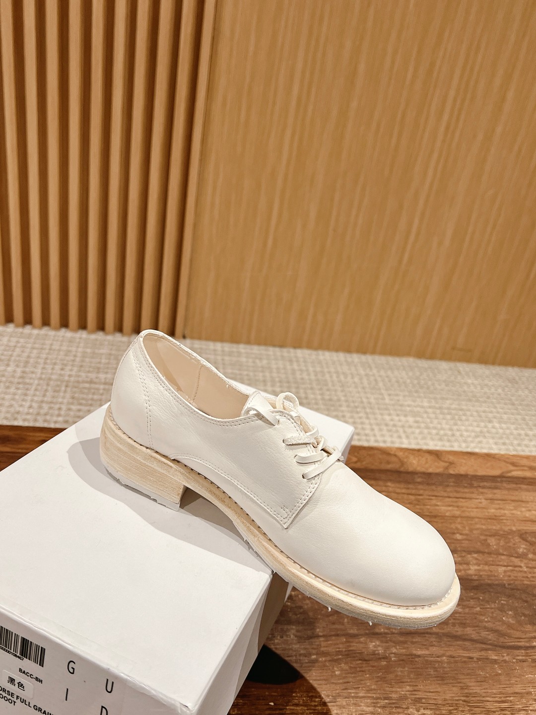 Rehabilitating Old Chelsea Wrinkled Shoes with Unique Features and Retro Style - 图片 3