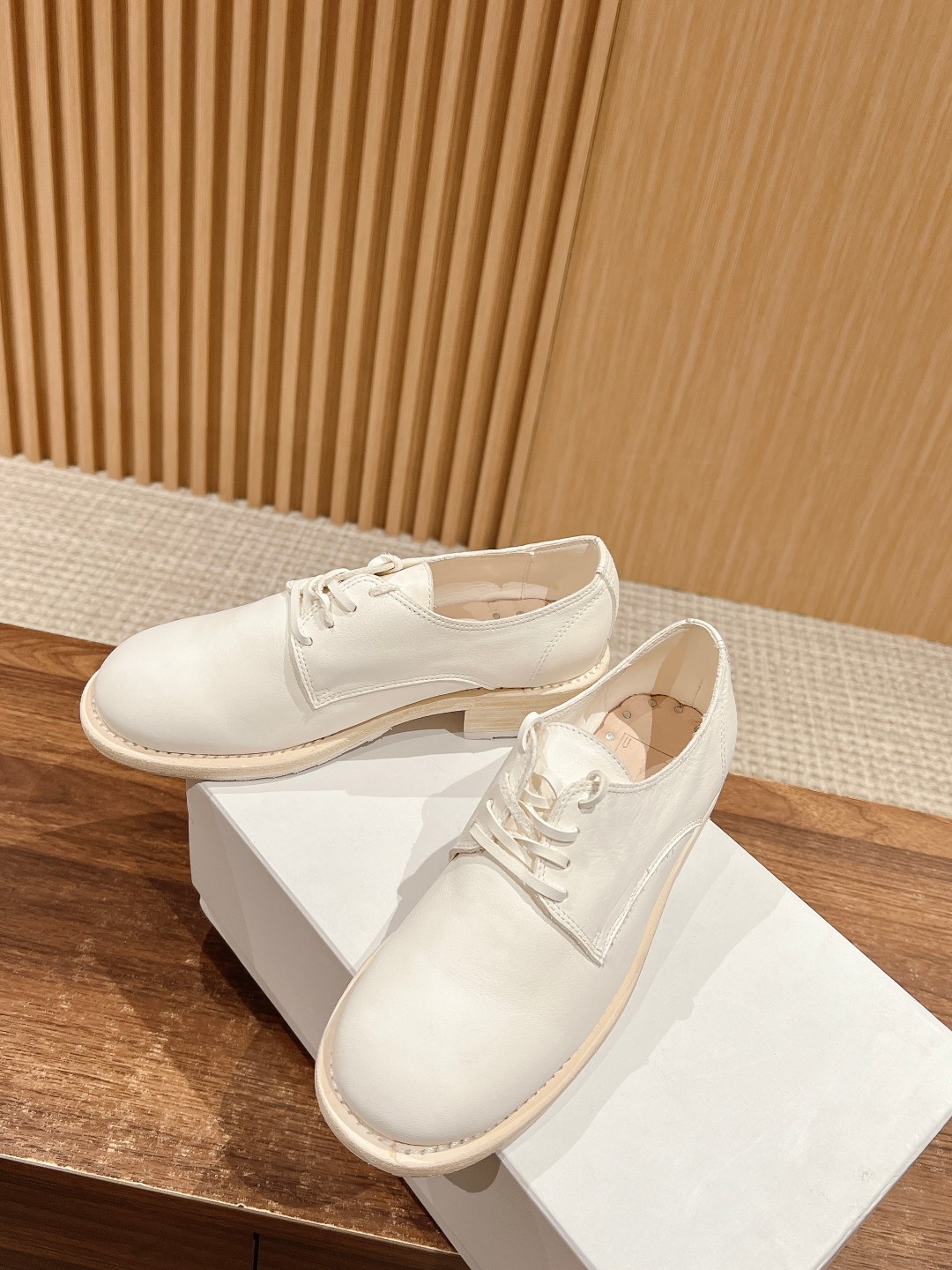 Rehabilitating Old Chelsea Wrinkled Shoes with Unique Features and Retro Style - 图片 4