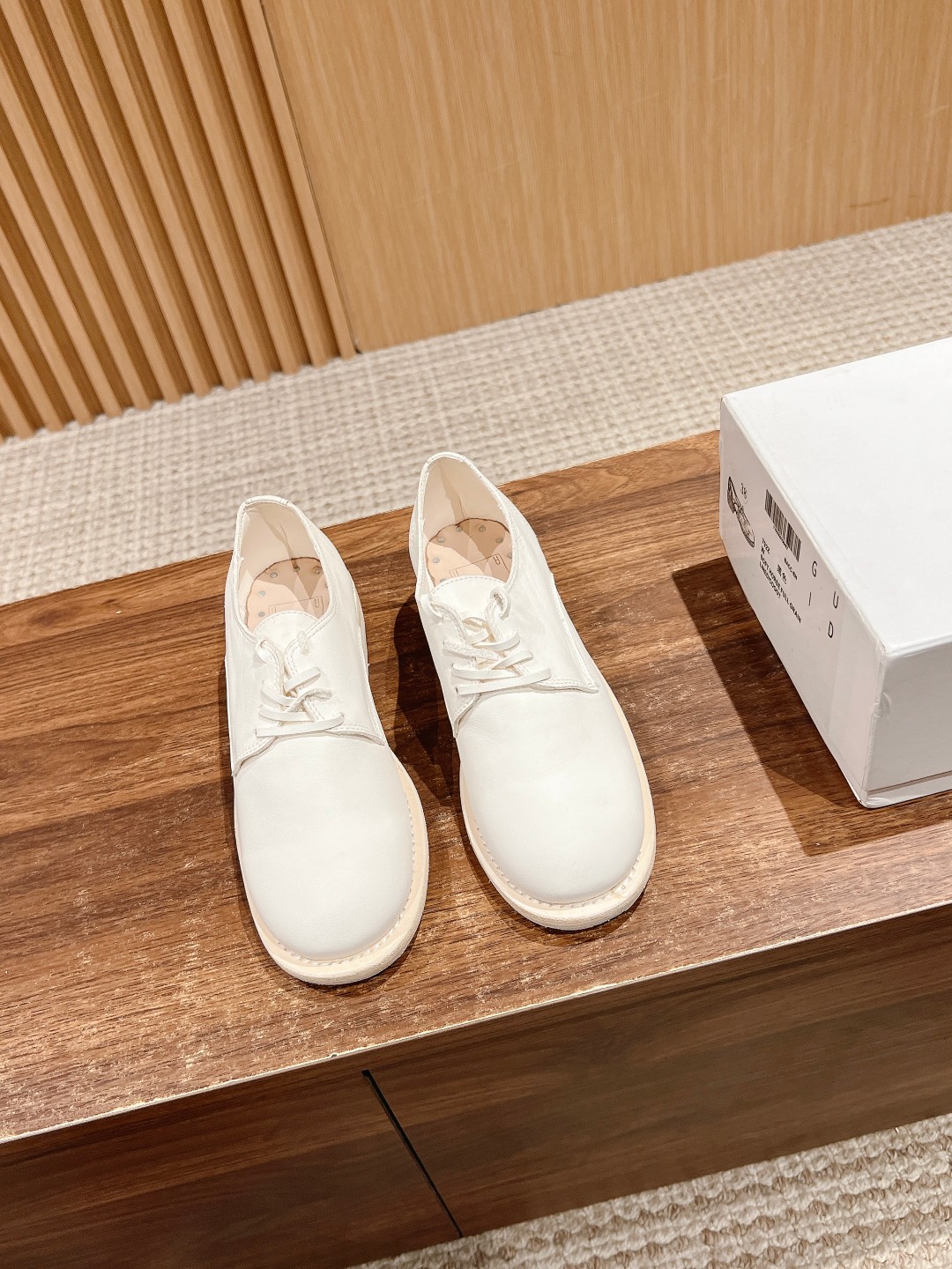 Rehabilitating Old Chelsea Wrinkled Shoes with Unique Features and Retro Style