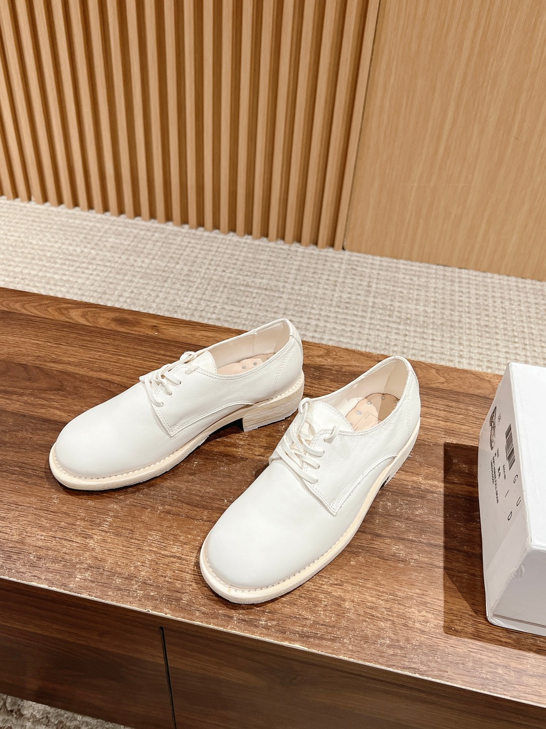 Rehabilitating Old Chelsea Wrinkled Shoes with Unique Features and Retro Style - 图片 2