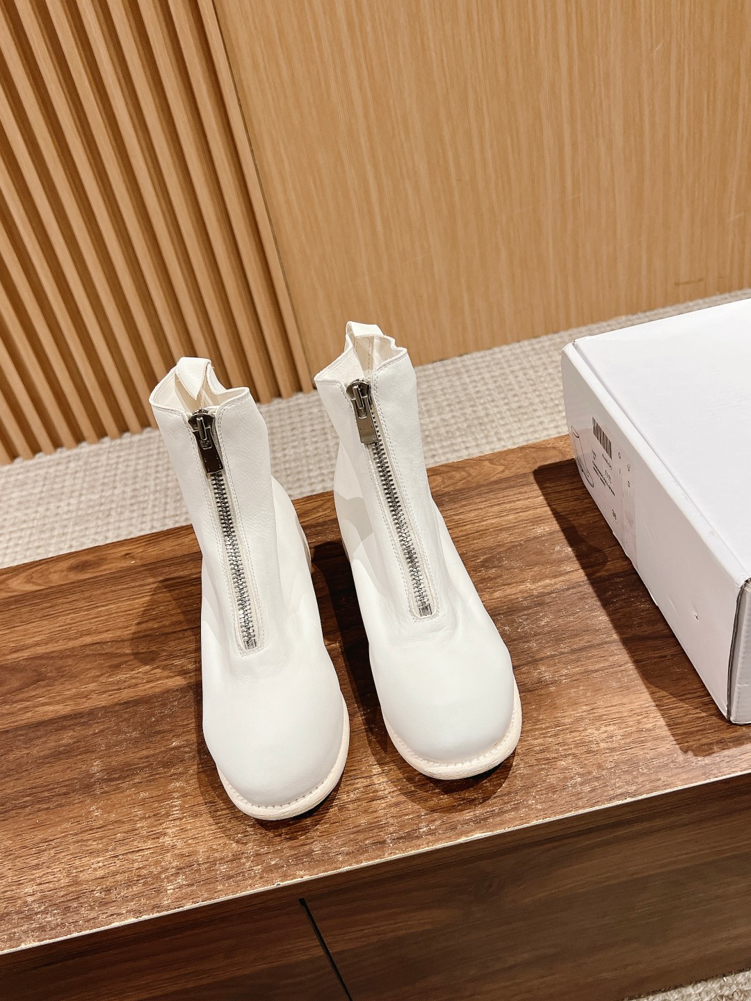 GUIDI #Guetti Revives Ancient Chelsea Wrinkled Shoes with Unique Features