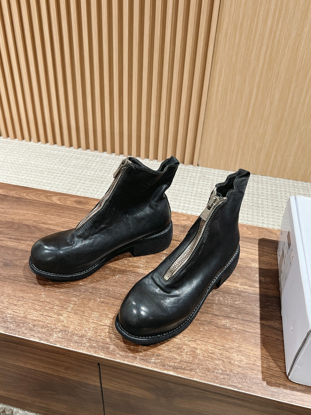 GUIDI #Guetti Revives Chelsea Wrinkled Shoes with Unique Handcrafted Features - 图片 2