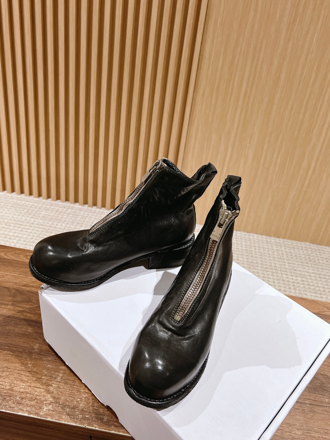 GUIDI #Guetti Revives Chelsea Wrinkled Shoes with Unique Handcrafted Features - 图片 4