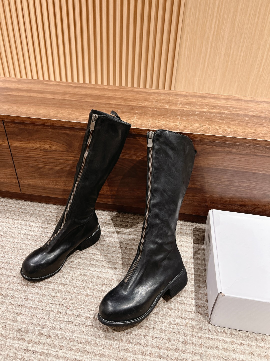 Unique Handmade Guidi Chelsea Shoes with Natural Aging Characteristics - 图片 2
