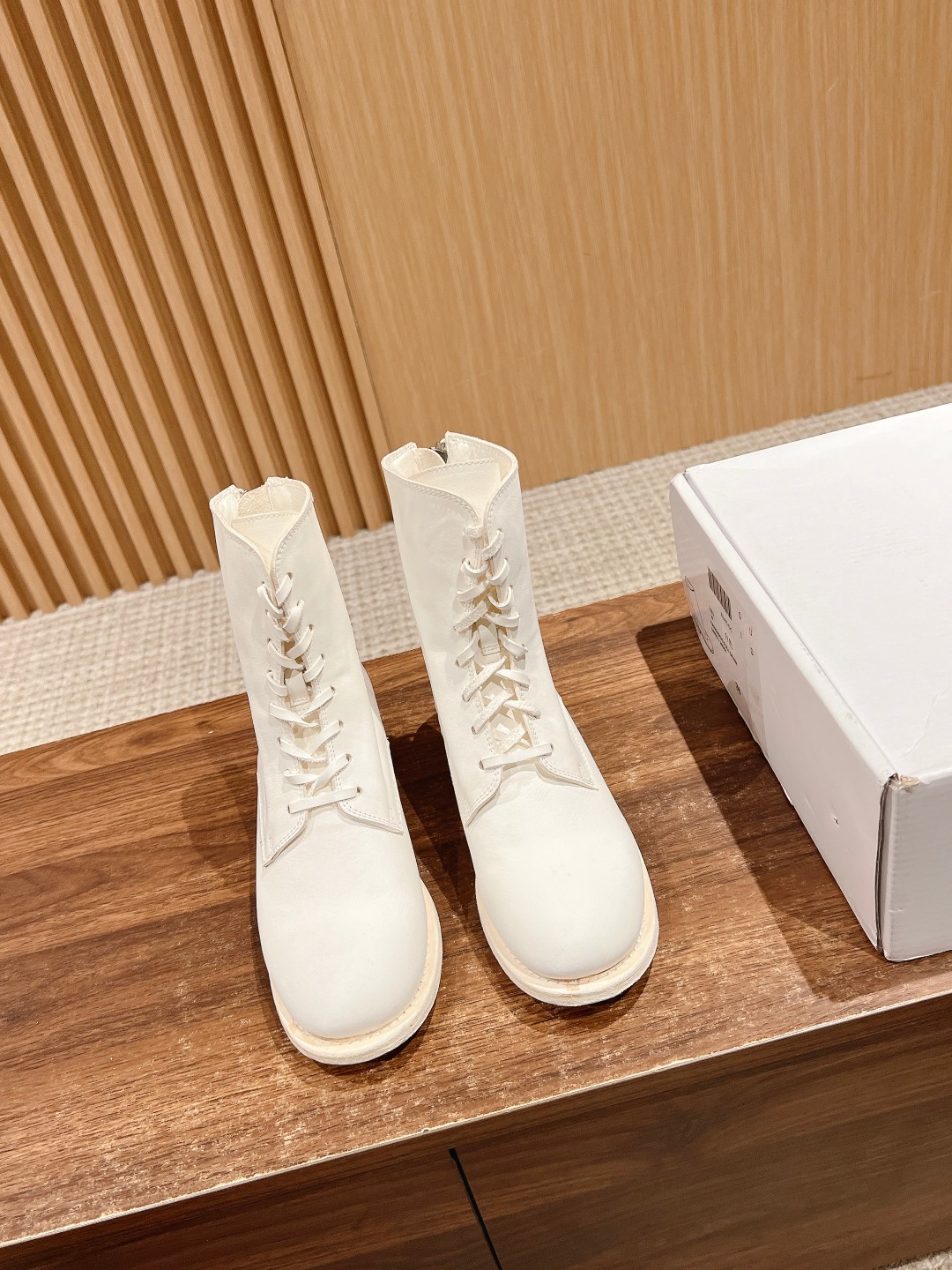 GUIDI #Guetti Revives Vintage Chelsea Shoes with Unique Features and Natural Aging. - 图片 1