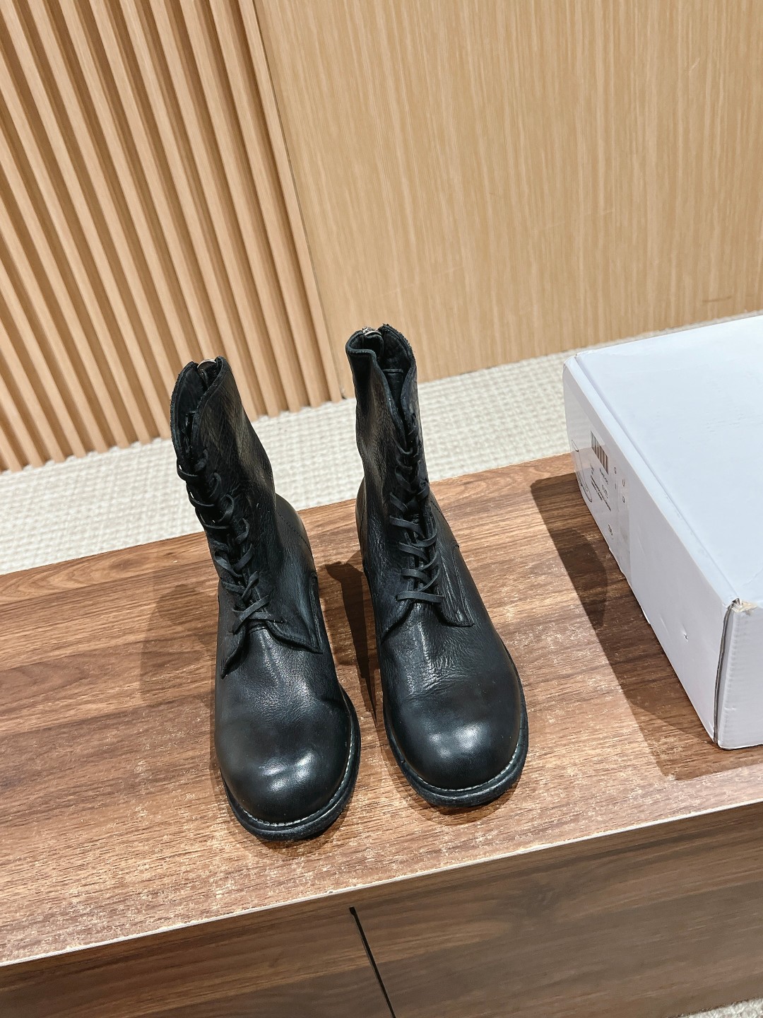 GUIDI #Guetti Revives Old Chelsea Wrinkled Shoes with Unique Features