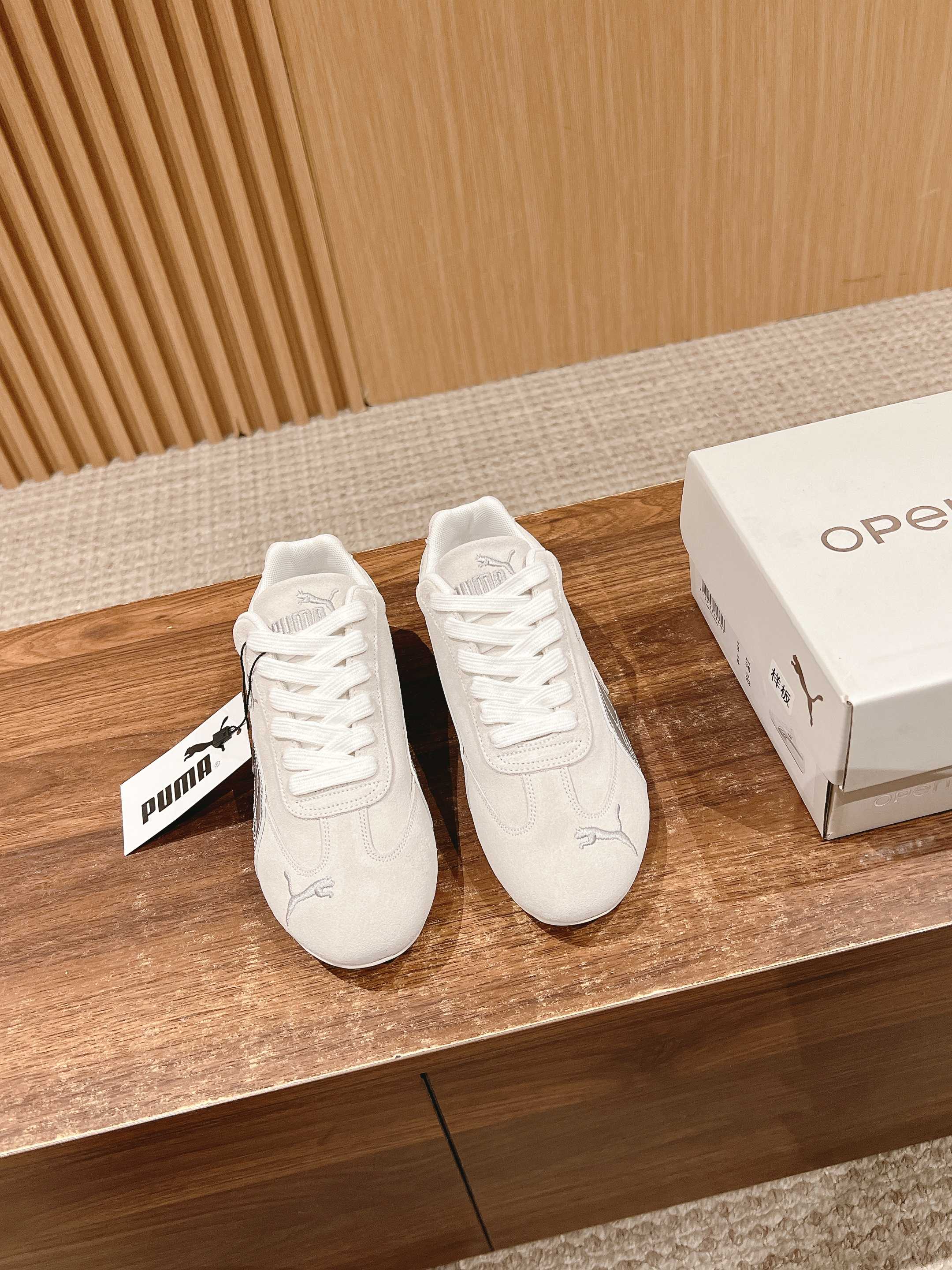 NO:174518,Puma's new German training shoes #Classic Legend Glory Return ◇ Lead the trend of thin-soled shoes with free and unruly fashion style Come and get Rose Park Chae-young's same style Pink PUMAX Rose Retro trendy racing shoes For sisters with wide feet, this pair of shoes is simply a blessing. Its design is very considerate and can perfectly modify the shape of the feet, making your feet look more slender. Whether it is matched with cool jeans, casual sweatpants, or sweet skirts, Puma racing shoes can be easily controlled and show different style charms. The true versatile king is it~ Size35-39, casual shoes/sports shoes, sneakers, skirts, jeans19860909彪马新款德训鞋 #经典传奇荣耀回归◇ 以自由不羁的时尚风格引领薄底鞋风潮 快来 get Rose 朴彩英同款吧 粉 PUMAX Rose 复古潮流赛车鞋 对于脚面宽的姐妹来说,这双鞋简直是福音它的设计非常贴心,能够完美修饰脚型,让你的双脚看起来更加纤细 无论是搭配酷帅的牛仔裤、休闲的运动裤,还是甜美的小裙子,彪马赛车鞋都能轻松驾驭,展现出不同的风格魅力 真正的百搭王者非它莫属～ Size35-39,休闲鞋/运动鞋,sneakers,skirts,jeans,Women's Shoes