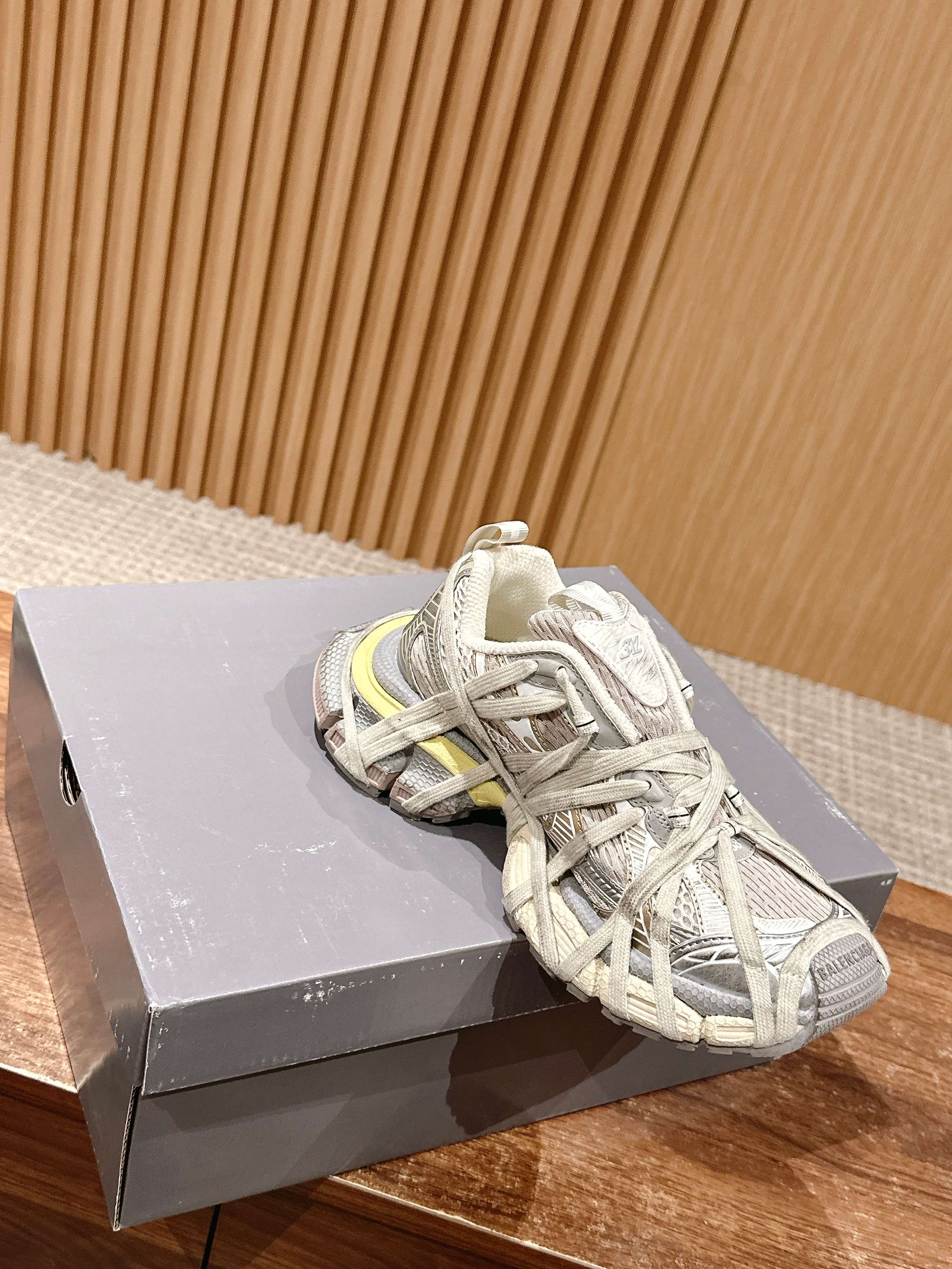 Balenciaga 3XL Extreme Lace: Comfortable Shoes with Secure Fit - 图片 3