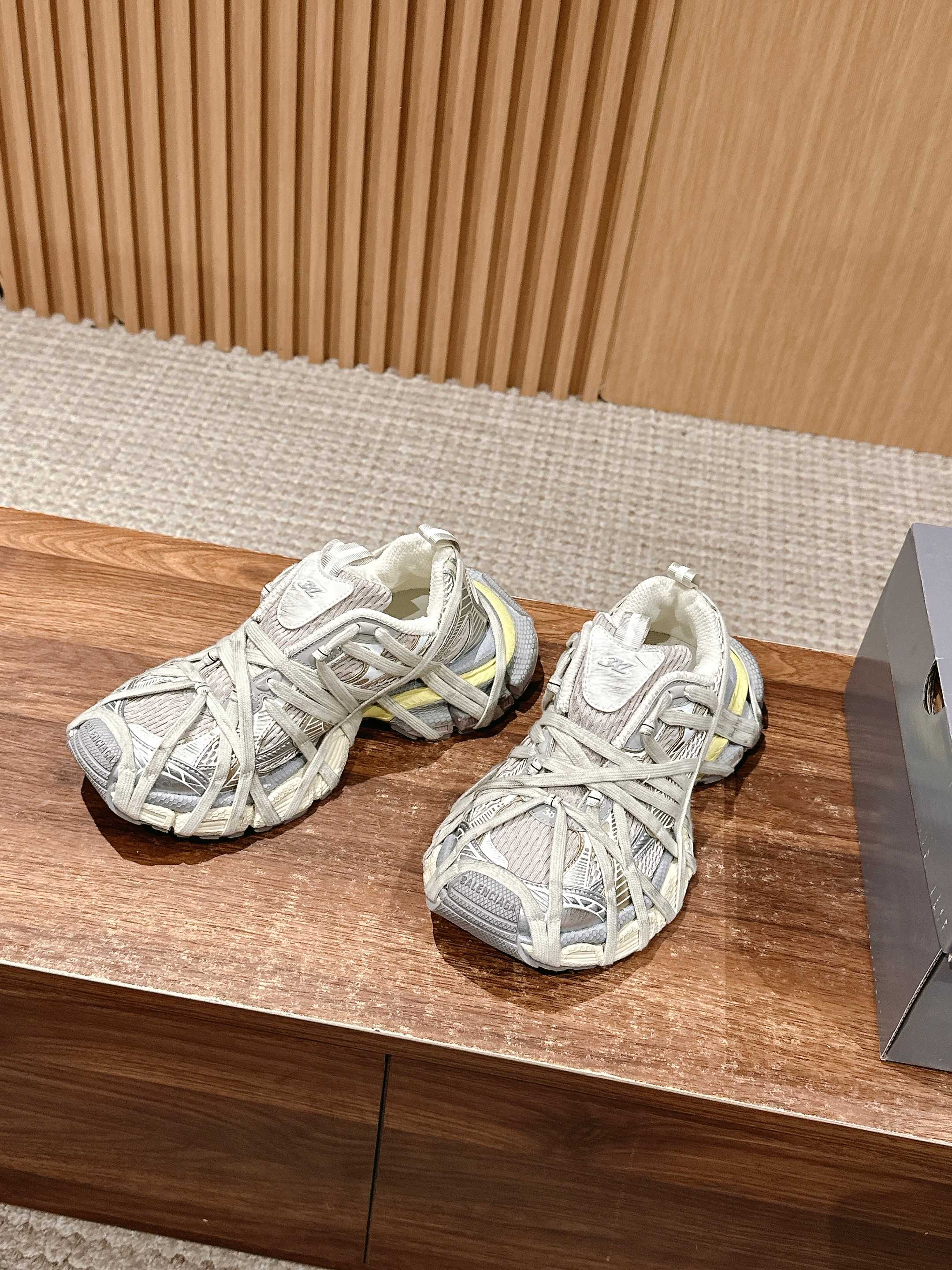 Balenciaga 3XL Extreme Lace: Comfortable Shoes with Secure Fit - 图片 2