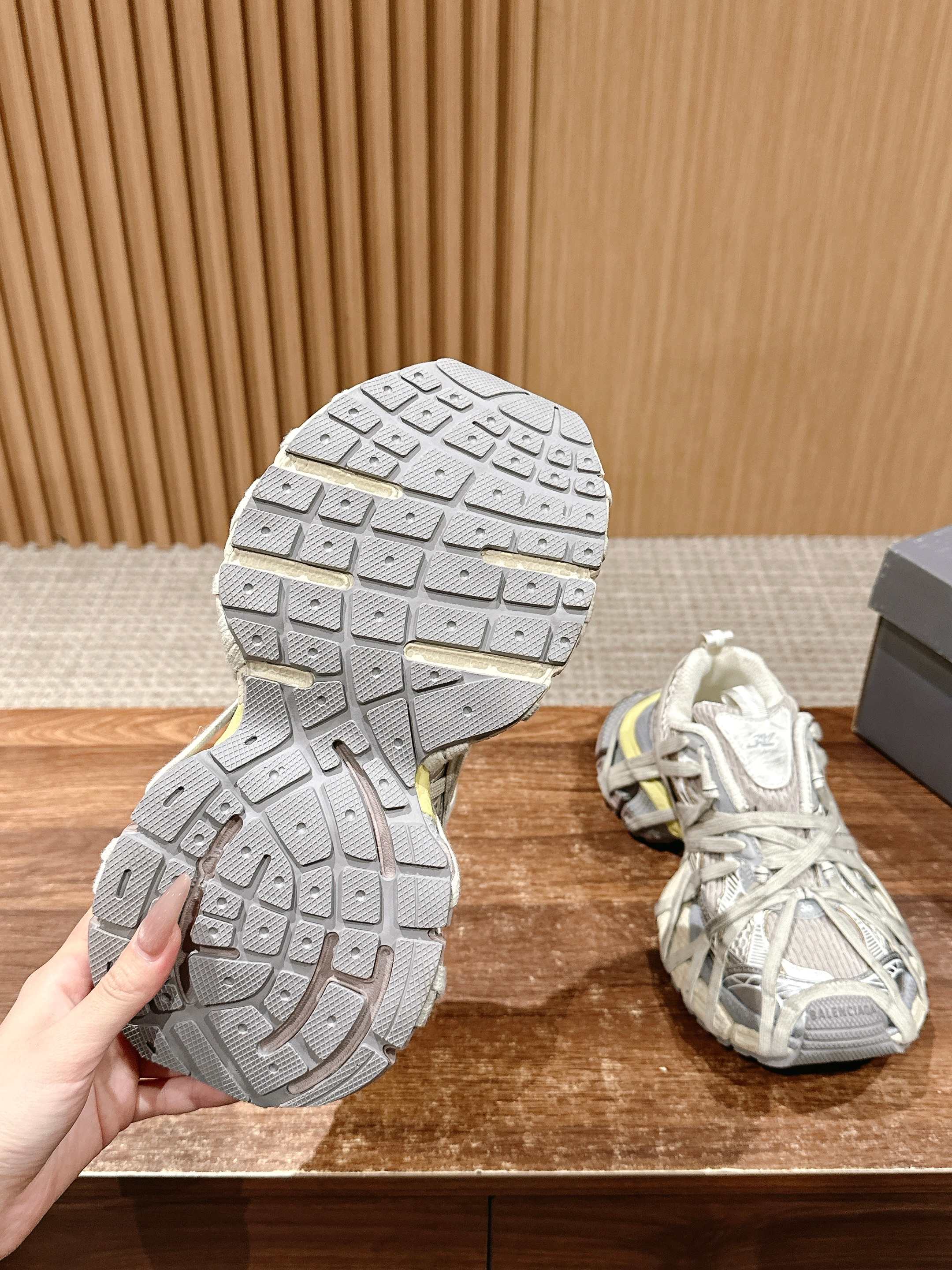 Balenciaga 3XL Extreme Lace: Comfortable Shoes with Secure Fit - 图片 9