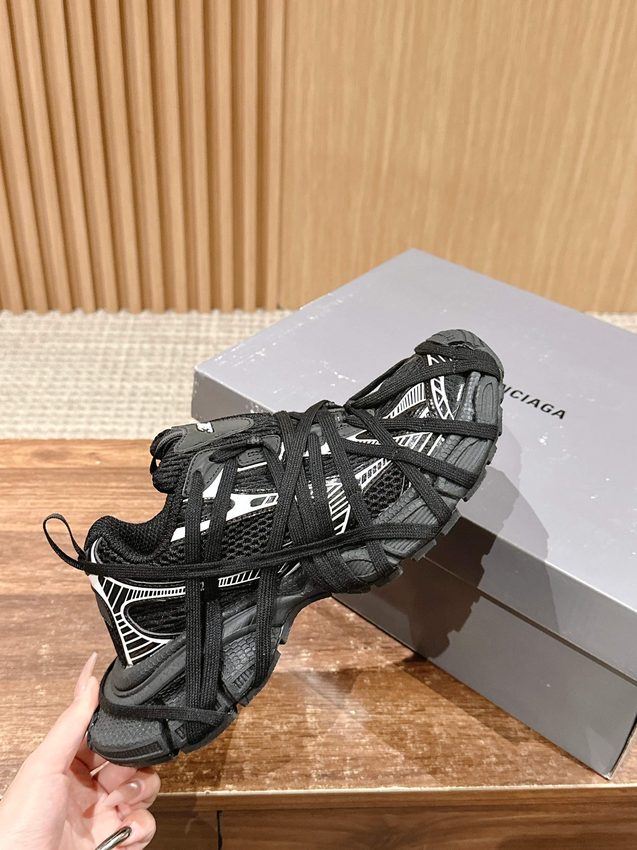 Balenciaga 3XL Extreme Lace Shoes: Comfortable and Secure Fit for All Sizes - 图片 5