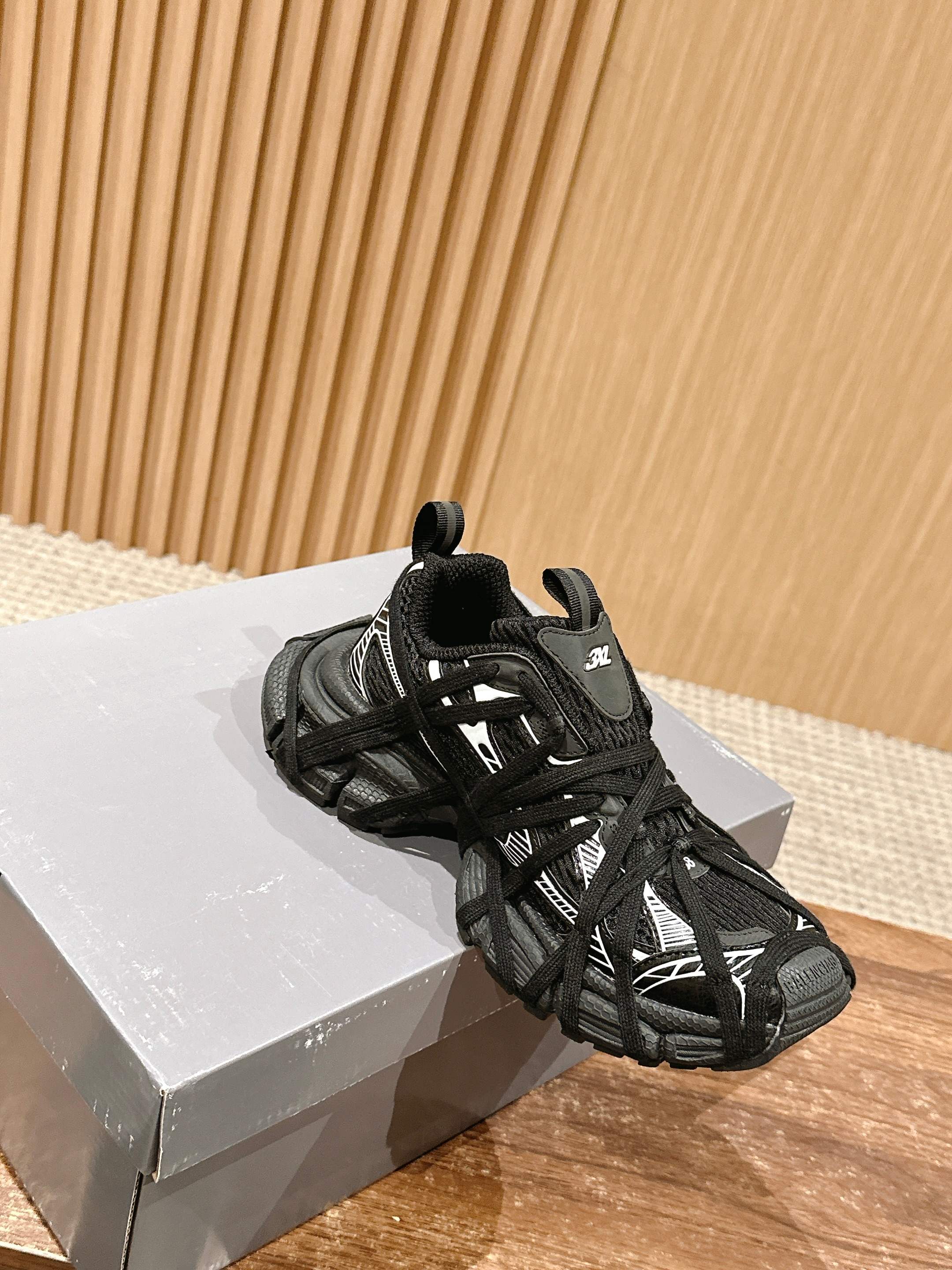 Balenciaga 3XL Extreme Lace Shoes: Comfortable and Secure Fit for All Sizes - 图片 3
