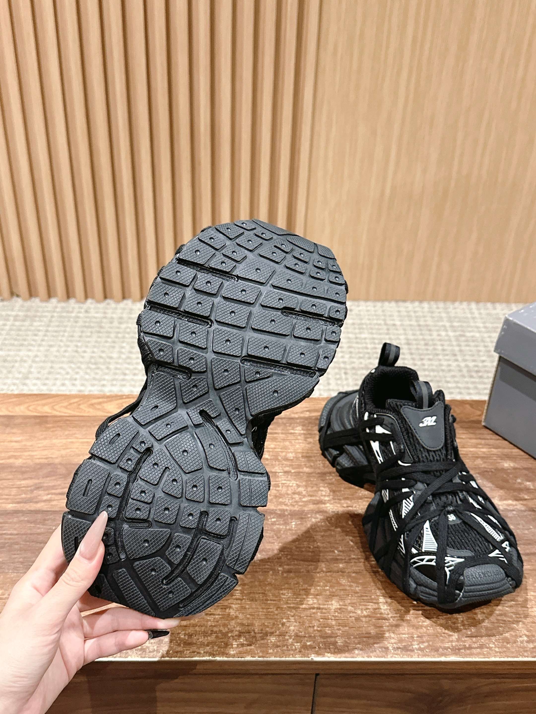Balenciaga 3XL Extreme Lace Shoes: Comfortable and Secure Fit for All Sizes - 图片 9