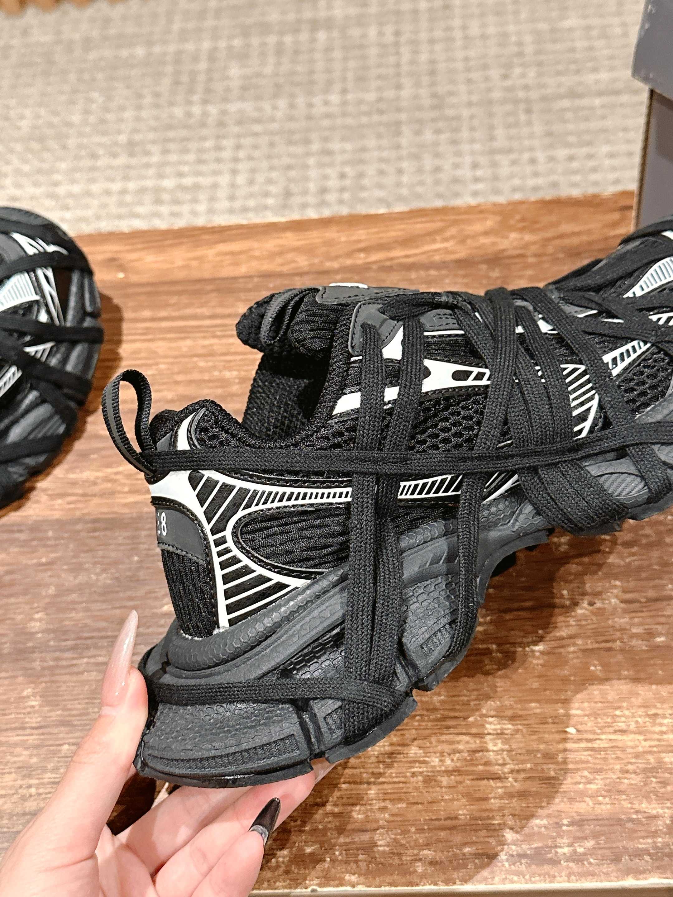 Balenciaga 3XL Extreme Lace Shoes: Comfortable and Secure Fit for All Sizes - 图片 7