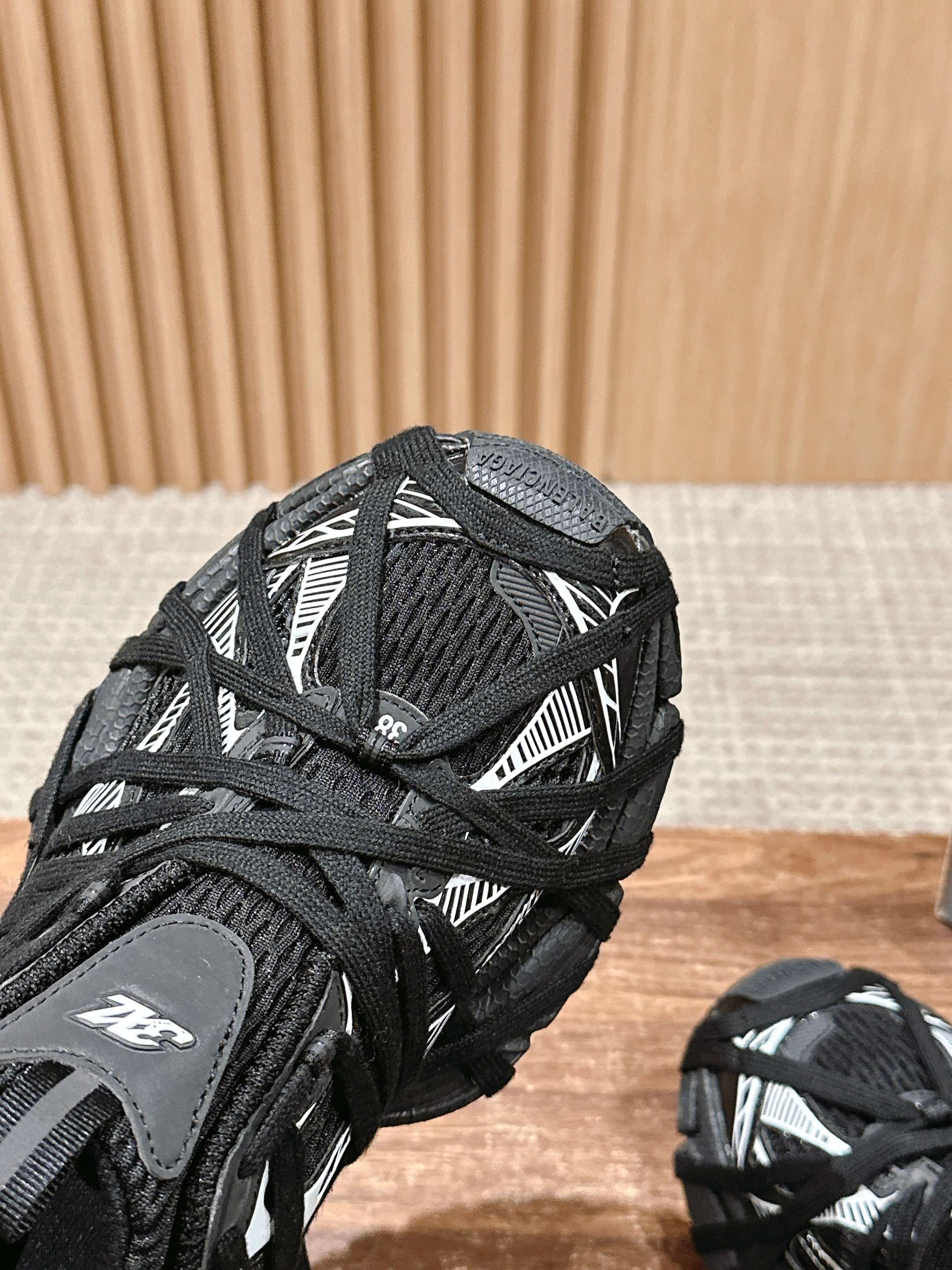 Balenciaga 3XL Extreme Lace Shoes: Comfortable and Secure Fit for All Sizes - 图片 6