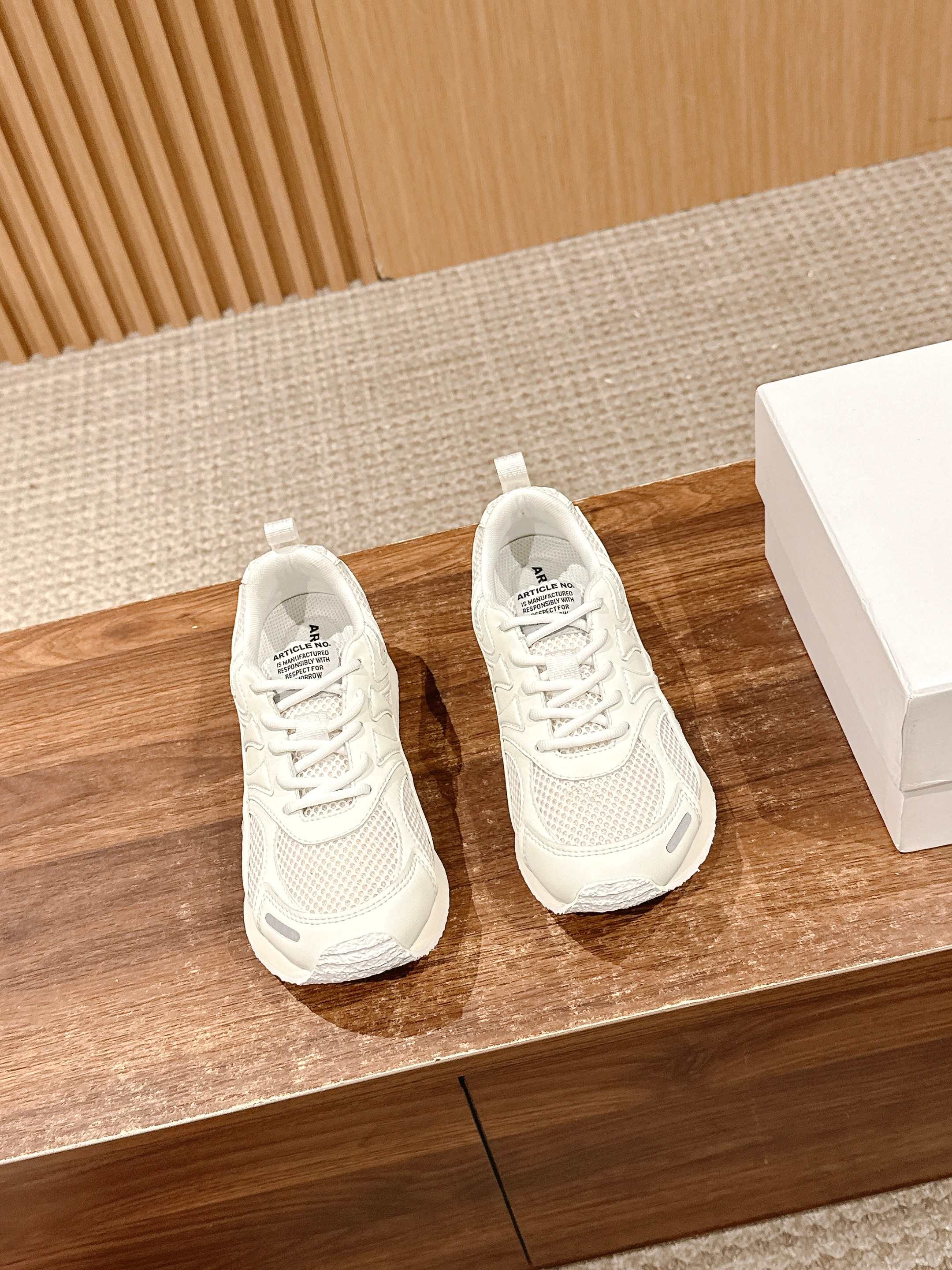 NO:226235,.Retro style sneakers - upper cowhide/fabric/reflective material - inner fabric - lightweight rubber sole - thick sole increases height by about 4cm Size 35-40 Custom made without return and exchange Men's size subsequently, casual shoes/sports shoes, sneakers, cowhide19860909.复古风格运动鞋 -鞋面牛皮/织物/反光材料 -内里织物-轻质橡胶鞋底 -厚底增高约4cm 码数35-40定做不退换 男码后续出,休闲鞋/运动鞋,sneakers,cowhide,Women's Shoes