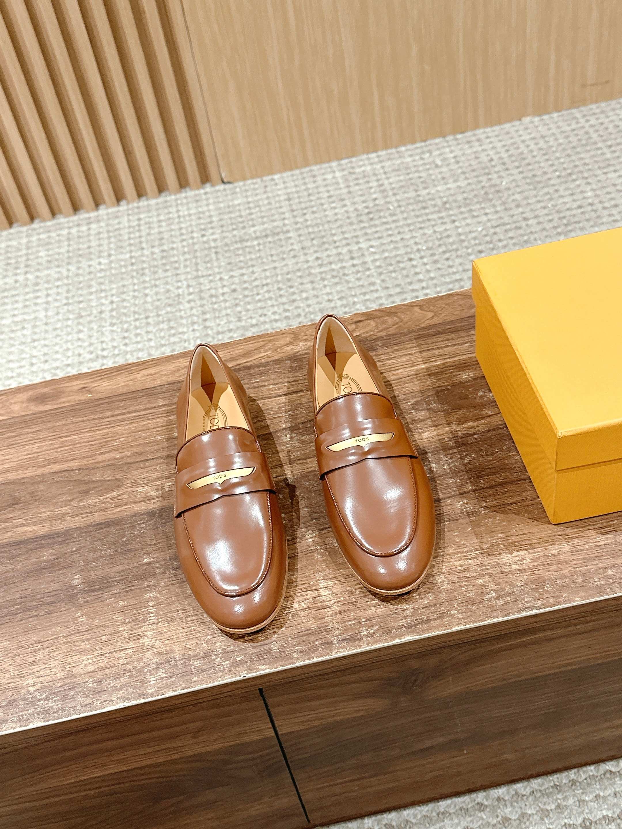 NO:259199,【官网】' / Todds new loafers original high custom open-edge beaded cowhide material cowhide inner Italian leather outsole Size35-39M, loafers, loafers, cowhide, Leather soles19860909【莞产】' / 托德斯新款乐福鞋 原版高定制开边珠牛皮材质 牛皮内里 意大利真皮大底 Size35-39M,乐福鞋,loafers,cowhide,Leather soles,Women's Shoes