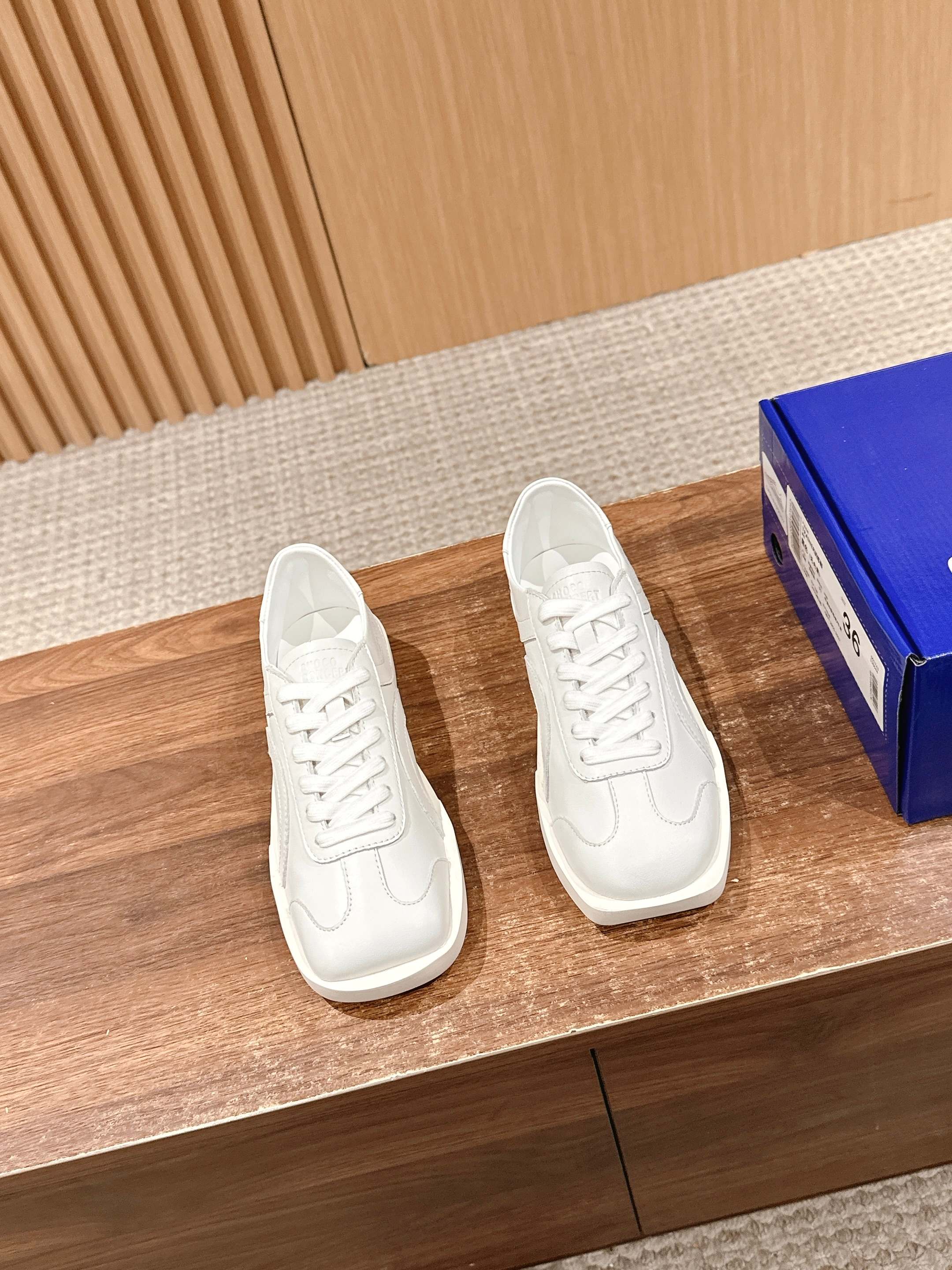 NO:259176,/New square and round sneakers, a versatile slipper that sisters must buy in summer, which is both height-enhancing and super comfortable and fashionable sneakers, and it is also a shoe that is so popular that the whole entertainment industry #Gillian Zhang Xiaofei's same round square shoes are fashionable and versatile, making them look taller and slimmer, which is really delicious! It can be said that everyone has one! Come and get it! In addition to these classic colors for celebrities, CHOCO CONCERT recently released a 520 limited model. The white background wine and red color scheme adds a few retro feels, and the whole romantic, high-end and unique, full of practicality and appearance! Size#35-40 (40 customized, no return or exchange), casual shoes/sneakers, sneakers19860909/新款方圆运动鞋 姐妹们夏天必入的百搭款鞋拖,即增高又超级舒服 又时髦的运动鞋,而且是火到整个娱乐圈的鞋子#阿娇张小斐同款圆方鞋 时尚百搭, 显高又显瘦,真的太香啦!可以说是人手一款!大家快来 get起来! 除了明星上脚的这些经典配色外,最近 CHOCO CONCERT家还出了520限定款,白底酒 红的配色简约清爽之中又增添了几丝复古感,而且 整个浪漫高级又独特,实用与颜值全部拉满! Size#35-40（40订做不退换）,休闲鞋/运动鞋,sneakers,Women's Shoes