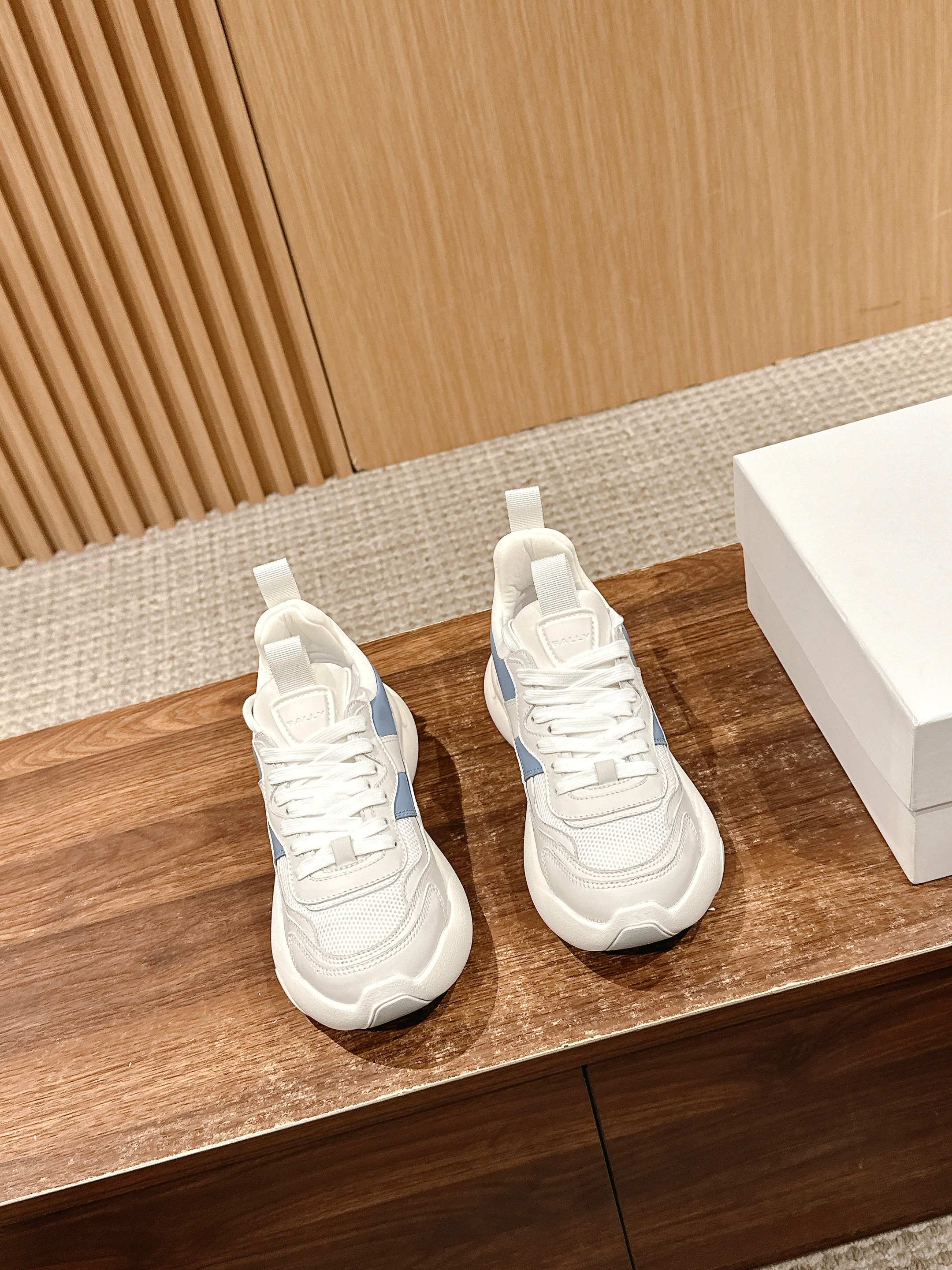 NO:258342,/ Bally's new sports running shoes for spring and summer show, star-like thick-soled lace-up casual and fashionable color-blocking dad shoes, top high-end version on the market, Material: imported calfskin splicing, environmentally friendly breathable mesh cloth   water-dyed sheepskin inner lining   environmentally friendly breathable fabric foam footbed   original mold opening TPU sole Size: Women's size 35-40 (40 custom-made, no return or exchange), casual shoes/sports shoes, ballly, sneakers, cowhide, sheepskin19860909/ 巴利春夏走秀新款运动跑鞋 明星同款厚底系带休闲时尚拼色老爹鞋 市面顶级高端版本 材质:鞋面进口小牛皮拼接环保透气网眼布 水染羊皮内里 环保透气织物发泡垫脚 原版开模TPU大底 Size:女码35-40（40定制不退换）,休闲鞋/运动鞋,bally,sneakers,cowhide,sheepskin,Women's Shoes