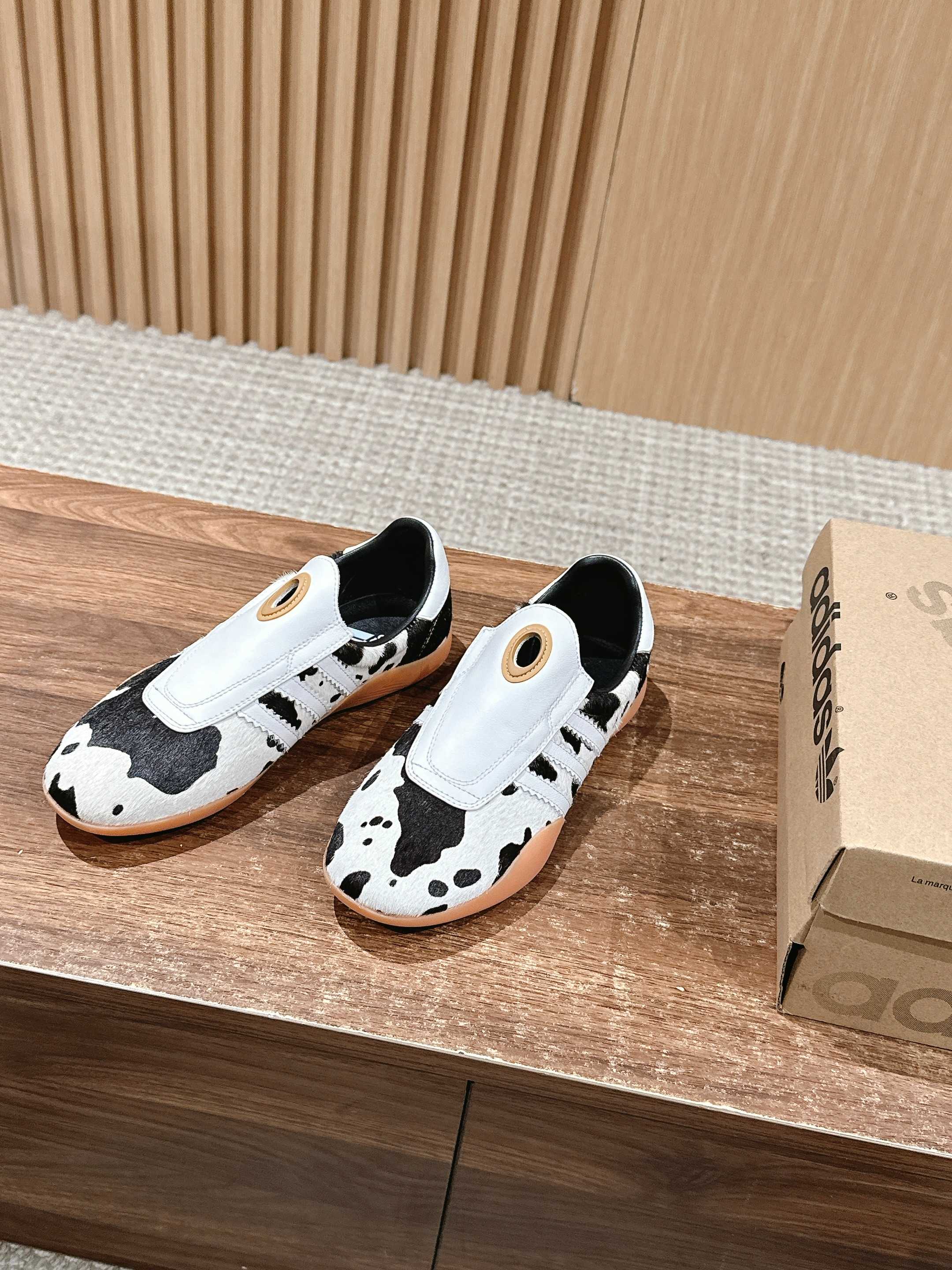Adidas Springser Taekwondo Shoes: Comfortable and Stylish Footwear for Training and Leisure - 图片 1