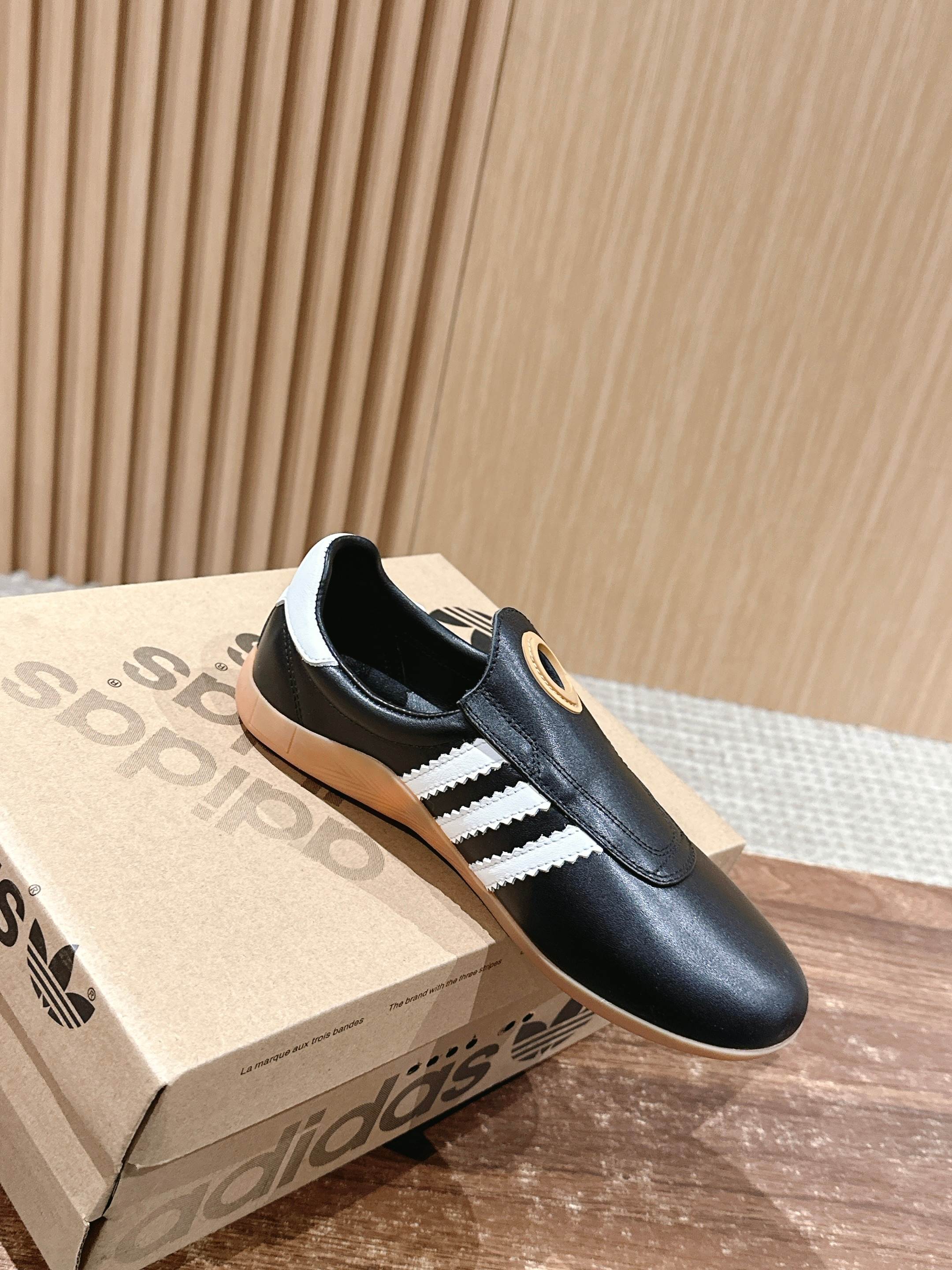 Adidas Springser Taekwondo Shoes: Comfortable and Stylish Footwear for Training and Leisure - 图片 2