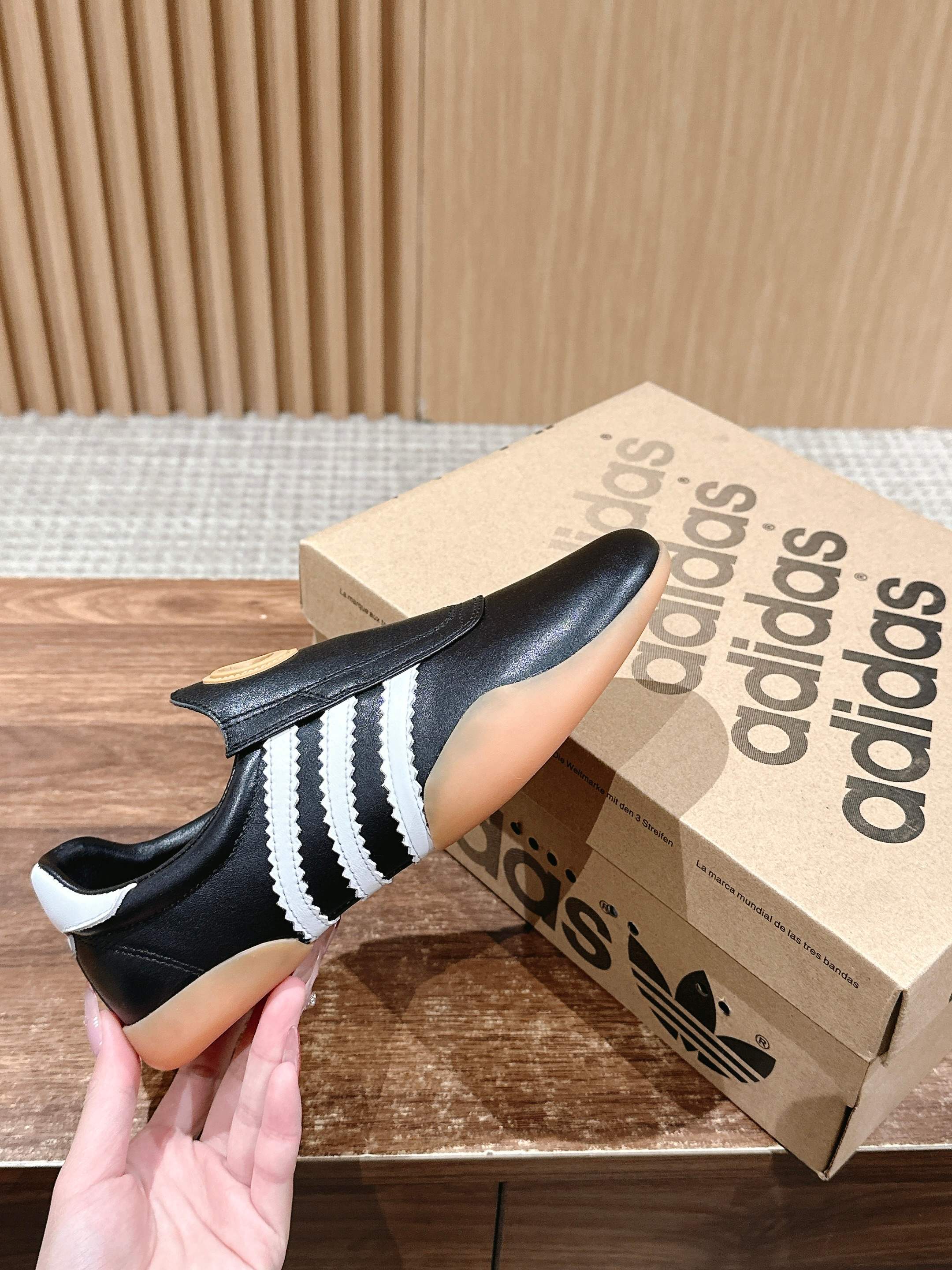 Adidas Springser Taekwondo Shoes: Comfortable and Stylish Footwear for Training and Leisure - 图片 4