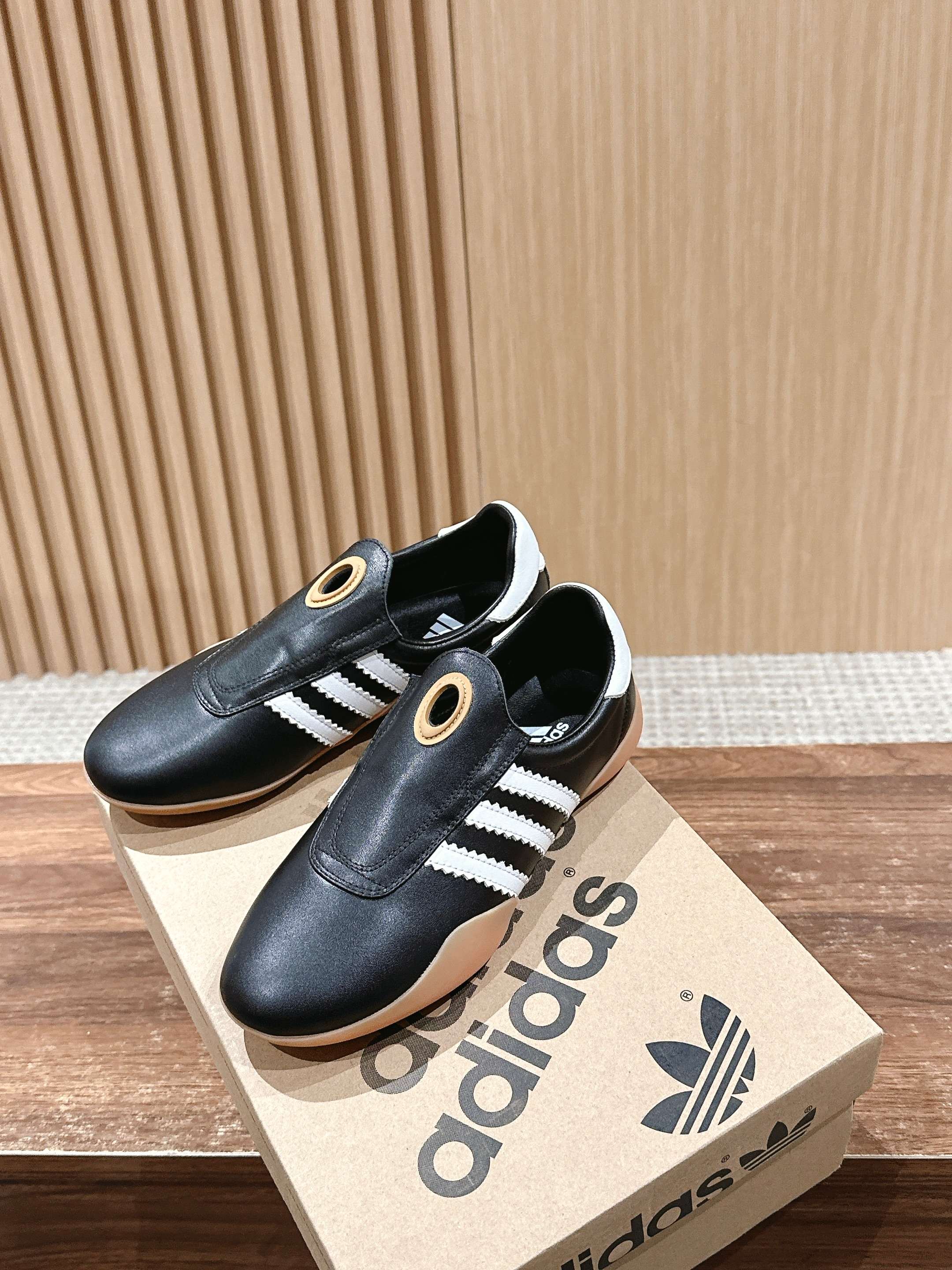 Adidas Springser Taekwondo Shoes: Comfortable and Stylish Footwear for Training and Leisure - 图片 3