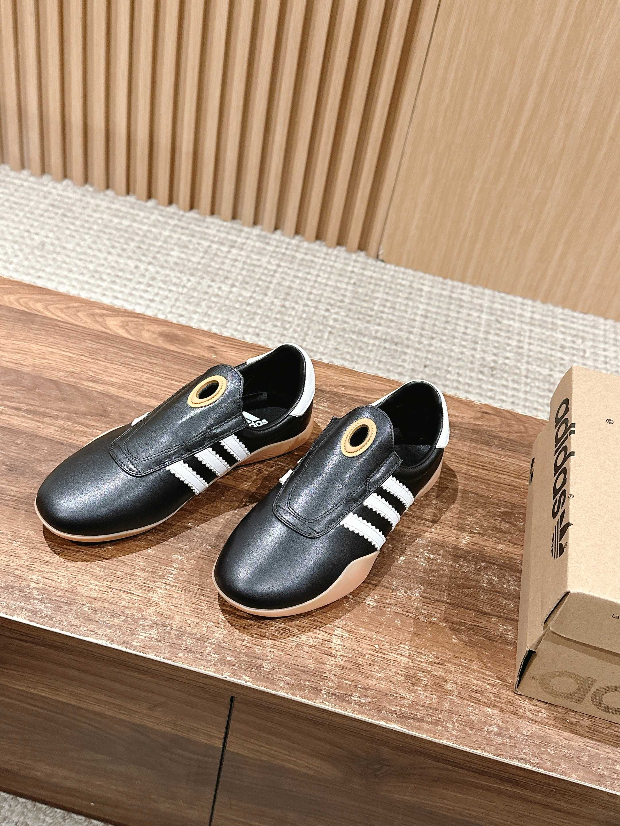 Adidas Springser Taekwondo Shoes: Comfortable and Stylish Footwear for Training and Leisure - 图片 1