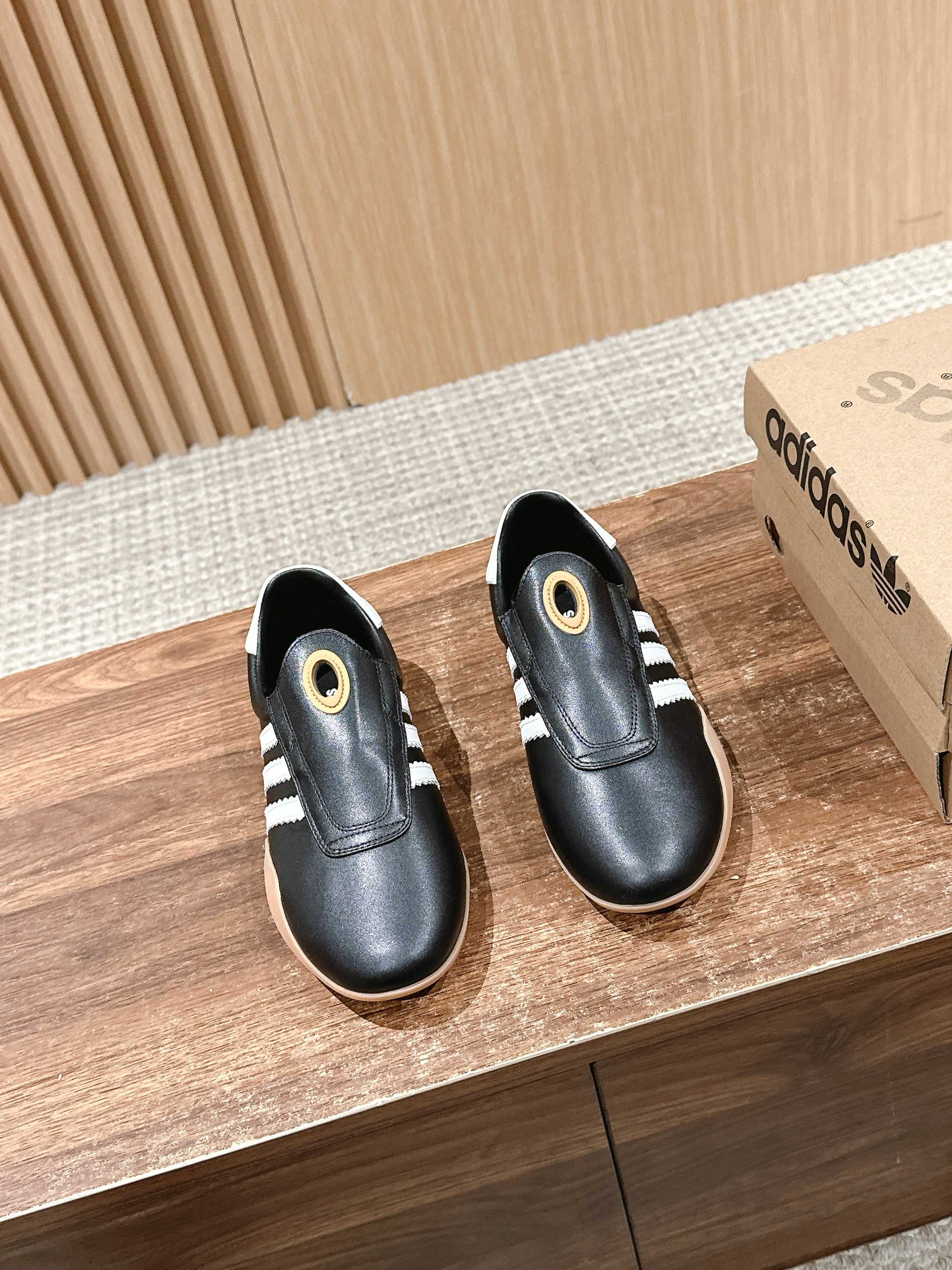 Adidas Springser Taekwondo Shoes: Comfortable and Stylish Footwear for Training and Leisure - 图片 5