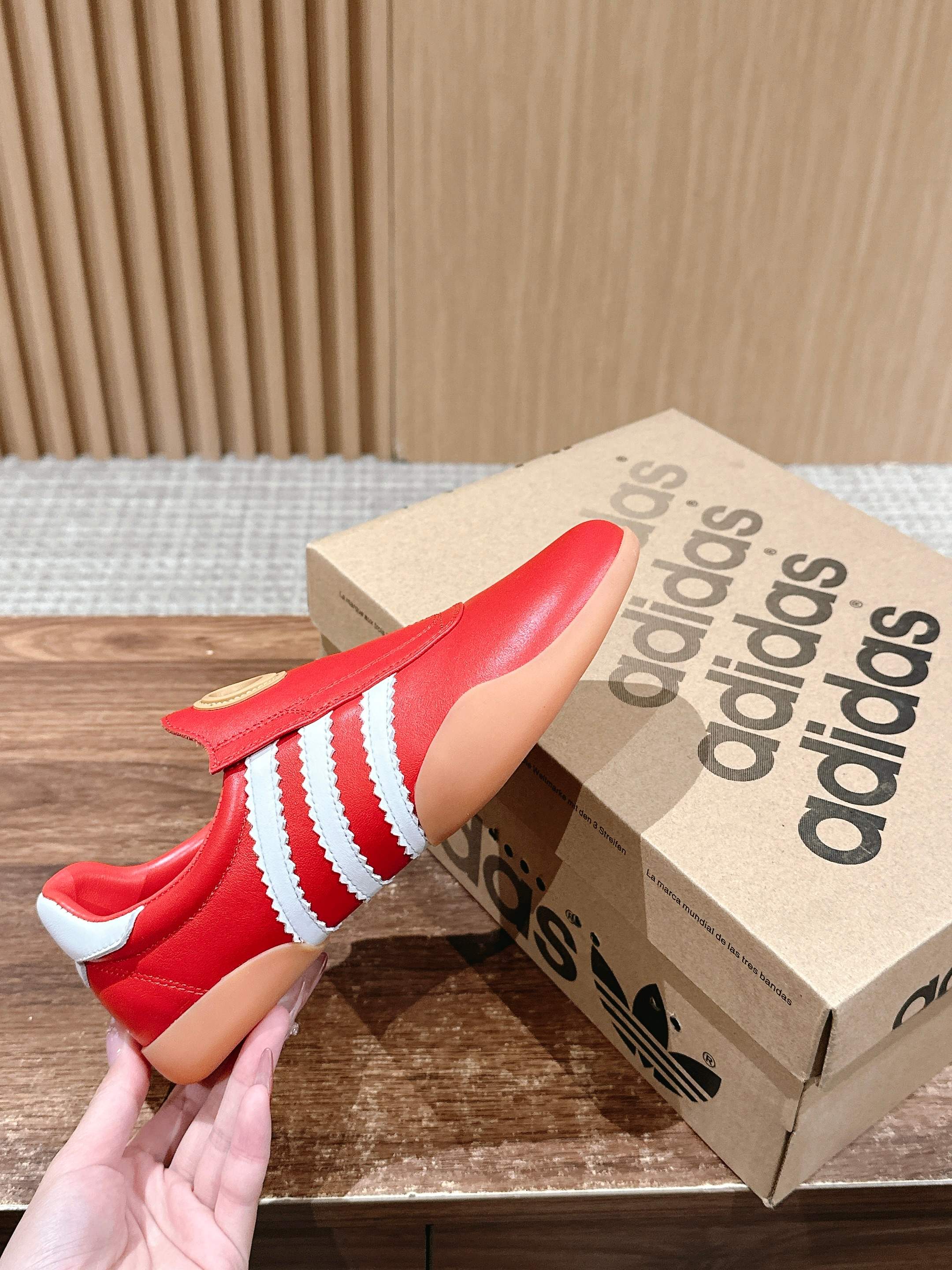 Adidas Springser Taekwondo Shoes: Comfortable and Stylish Footwear for Training and Leisure. - 图片 5