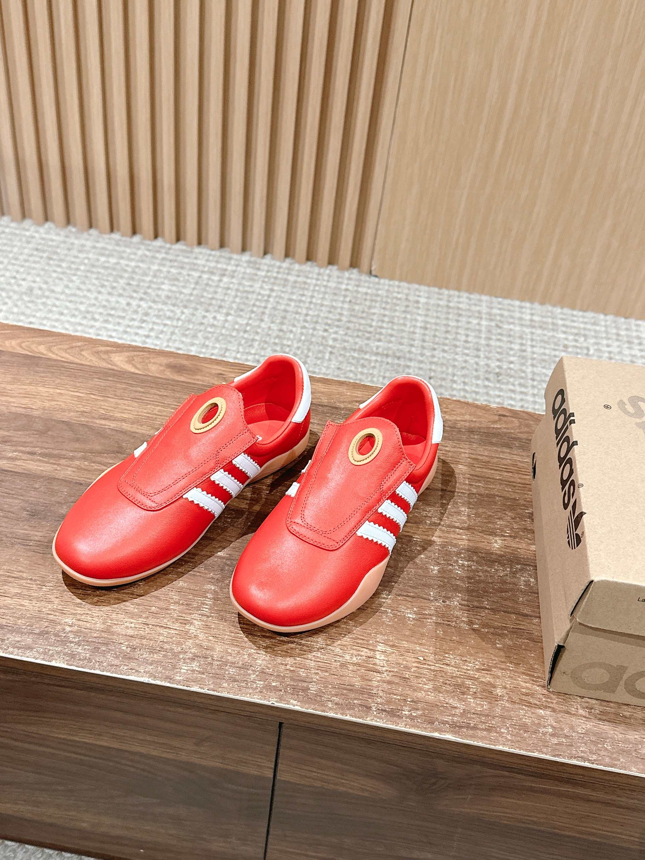 Adidas Springser Taekwondo Shoes: Comfortable and Stylish Footwear for Training and Leisure. - 图片 2