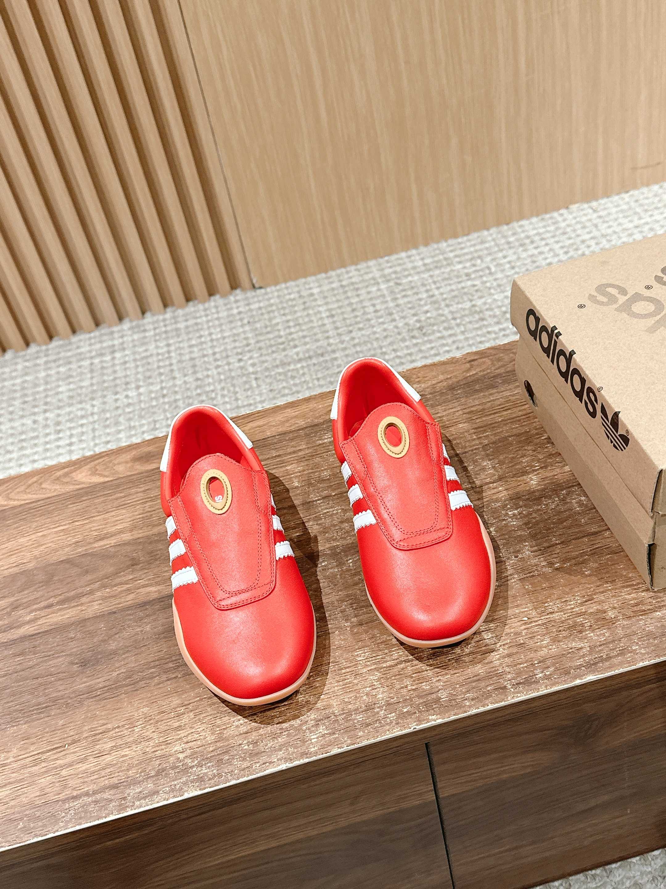 Adidas Springser Taekwondo Shoes: Comfortable and Stylish Footwear for Training and Leisure. - 图片 1