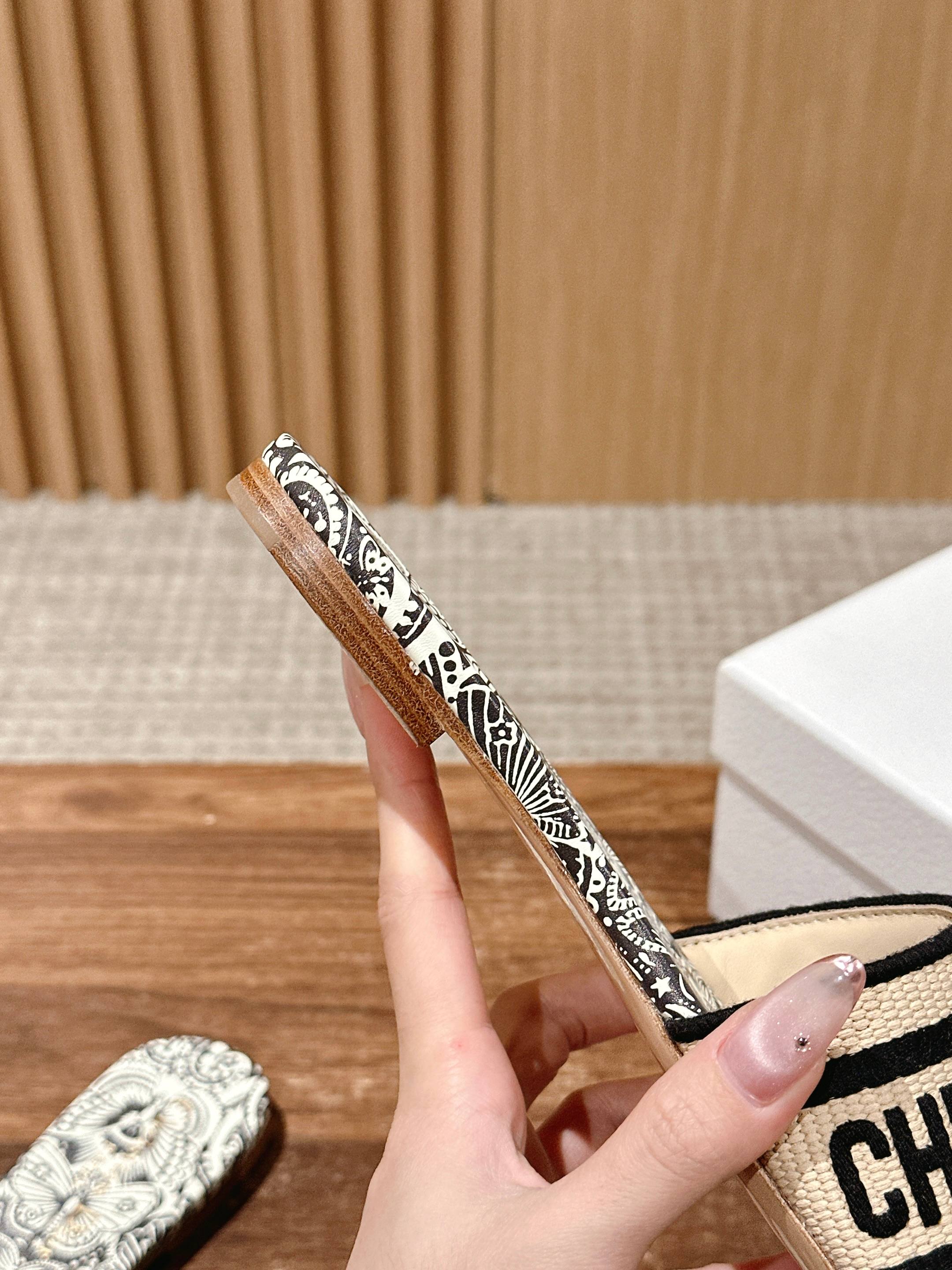 𝐂𝐡𝐫𝐢𝐬𝐭𝐢𝐚𝐧 𝐃𝐢𝐨𝐫# 迪奥春夏新款升级刺绣拖鞋，这款拖鞋真的好穿又好看，今年的颜色真的超美，每