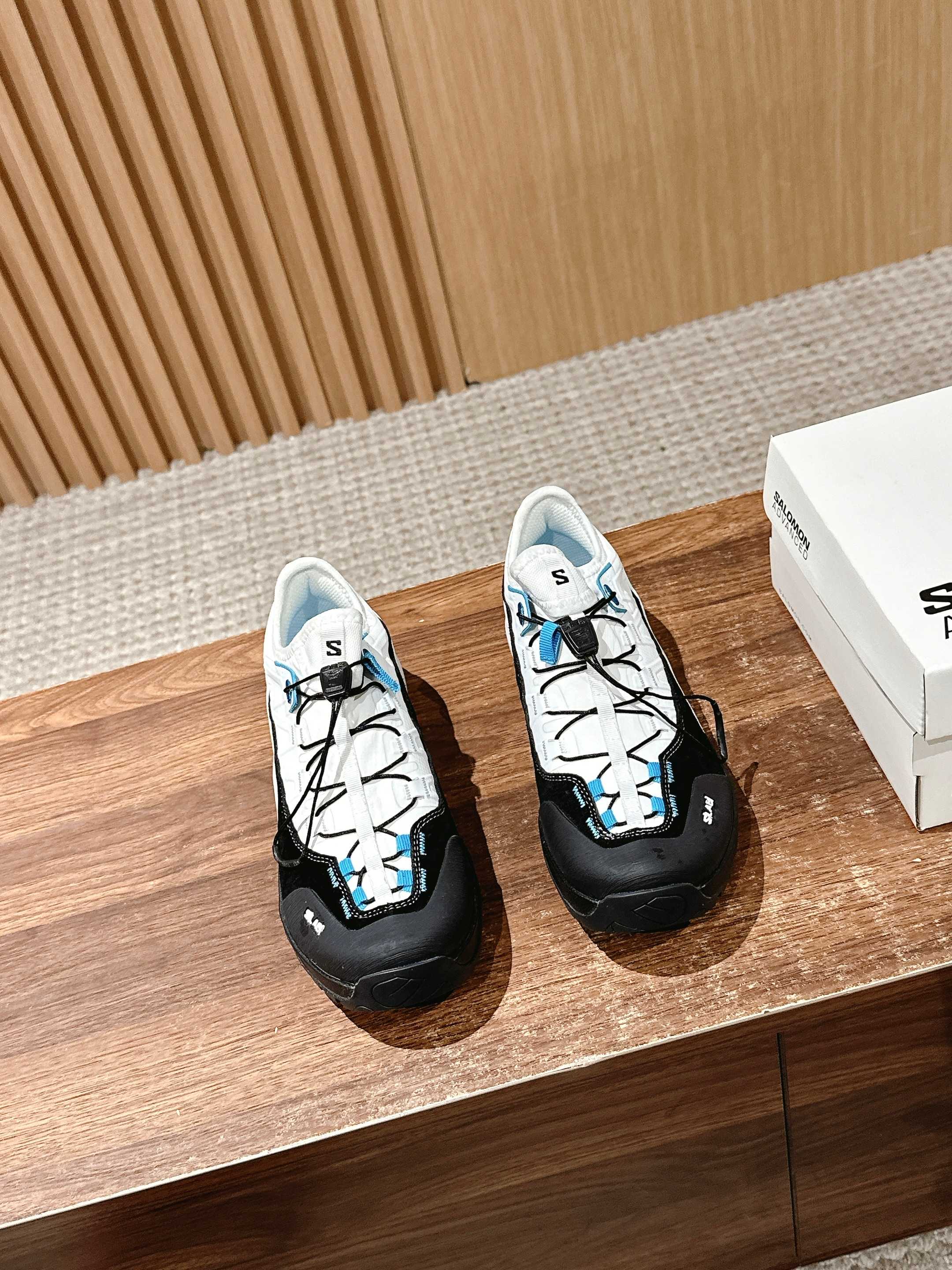 NO:250348,/ #Salomon Series Outdoor hiking shoes Casual sneakers Couple models This is a unique hybrid shoe designed for versatile mountain adventure The shoe has optimized cushioning, double density midsole for comfort and accuracy. Its bottom uses Contagrip Alpine, a high viscosity rubber compound that provides strong static friction Precise grip and durability Rich details, the iconic sneakers are refined into a new urban classic Bring a quiet atmosphere to SALOMON # Sole Thickness 4CM Size: Women 35-40 Men 40-44M, casual shoes/sports, loro piana, sneakers19860909/ #萨洛蒙系列 户外登山鞋 休闲运动鞋 情侣款 这是一款独特的混合鞋 专为多功能山地探险而设计 该鞋具有优化的缓冲,双密度中底,提供舒适和精准度.其底部采用 Contagrip Alpine,一种高粘性橡胶化合物 提供强大的静摩擦力 精确的抓地力和耐用性 丰富的细节,标志性运动鞋被提炼为新的都市经典 为 SALOMON带来静谧气息# 底厚4CM Size:女35-40 男40-44M,休闲鞋/运动鞋,loro piana,sneakers,Women's Shoes