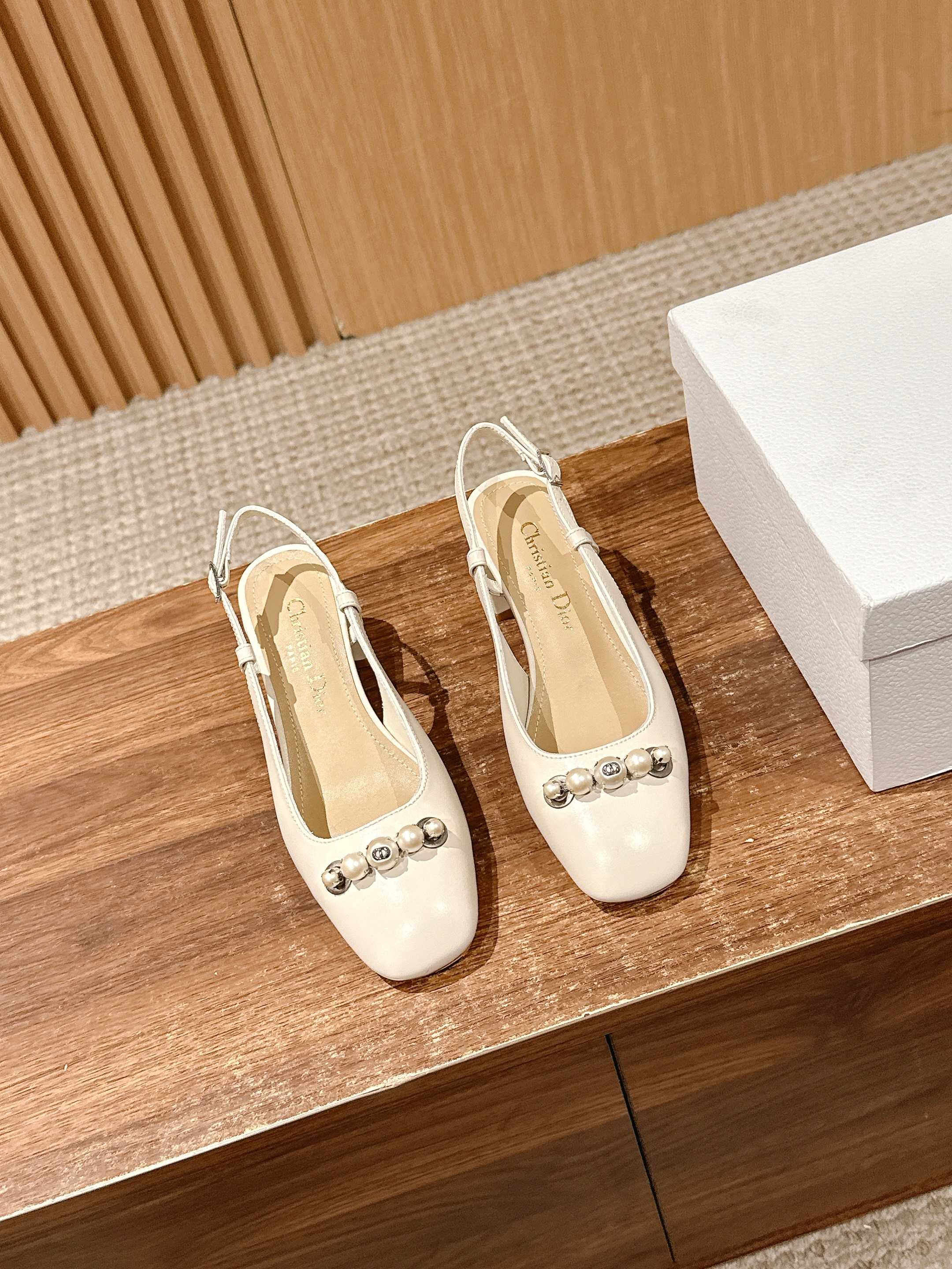NO:253033,# / Dior Spring and Summer New Mary Jane Sandals CD Letter Logo Pearl Button Heel Heel Heel Heel: 5.5CM Size35-39 (40/41 Custom made without return or exchange), Sandals, dior, sandals, mary jane19860909# / 迪奥春夏新款玛丽珍凉鞋 CD字母logo珍珠扣粗跟女鞋 跟高:5.5CM Size35-39（40/41定做不退换）,凉鞋,dior,sandals,mary jane,Women's Shoes