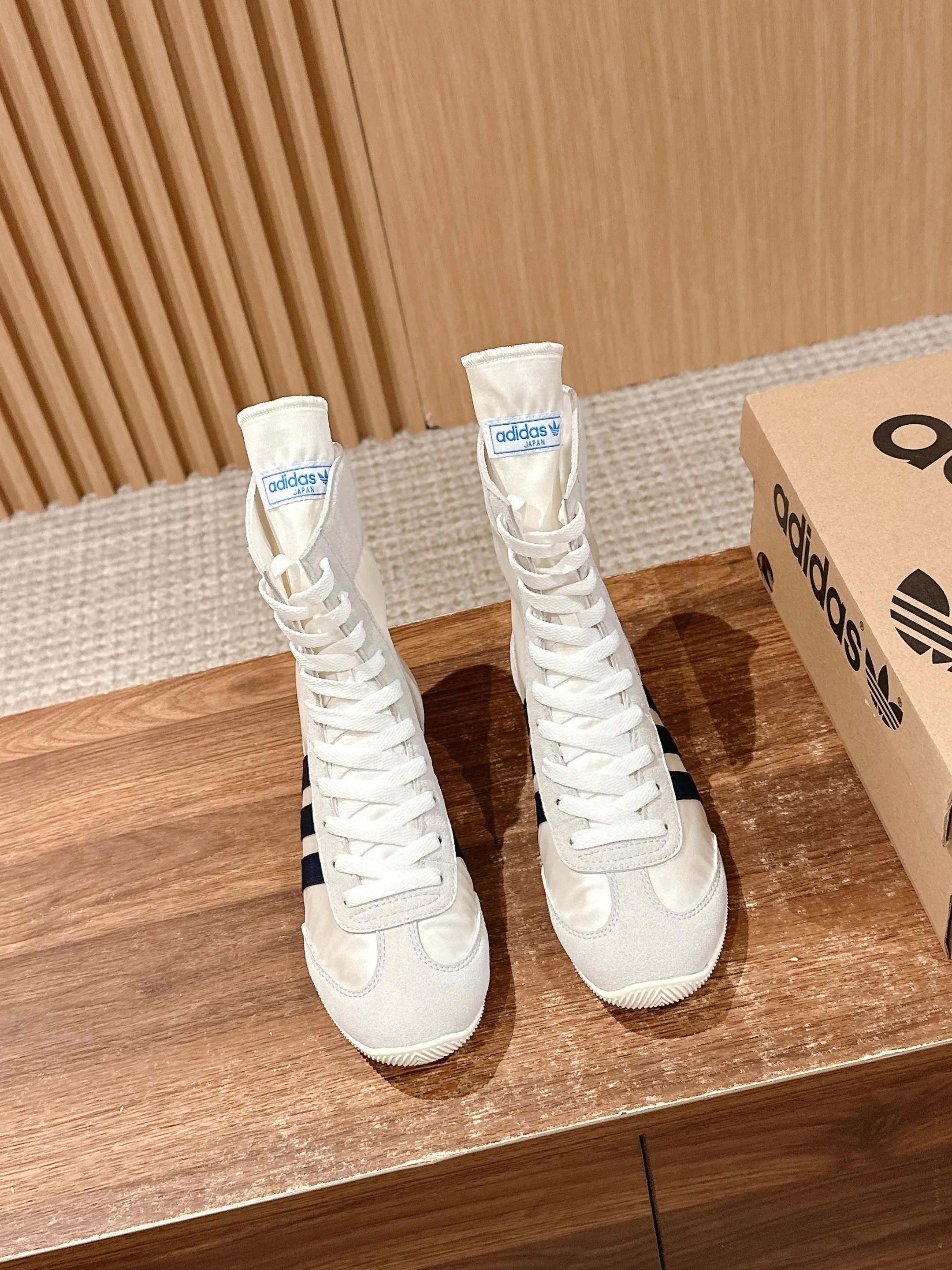 NO:253168,How high the legs are, CORE-JAPAN H W white and blue new style~ Nylon and suede splicing, good feet feel, and a short skirt is full of girlishness!  Size35-39 (40 custom made without return), boots, boots, skirts, chamois leather19860909帮有多高腿有多长 CORE-JAPAN H W白蓝色新款～尼龙和麂皮拼接 脚感不错的 搭小短裙少女感十足！Size35-39（40定做不退换）,靴子,boots,skirts,chamois leather,Women's Shoes