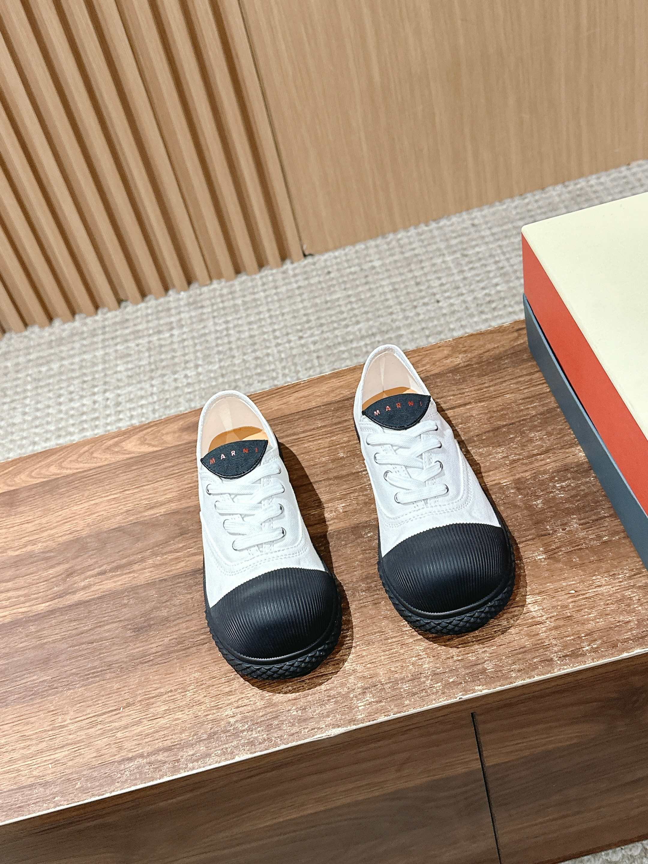 NO:253171,/ Mani Spring and Summer New Cookie Shoes Cotton upper is breathable and comfortable, three-dimensional round rubber toe, super cute and cute, selenium sulfide rubber sole is tough and wear-resistant, tongue MARNI Logo exquisite and unique, black and white are gray and versatile, Gui J tests the feeling of wearing it, Zundi doesn't want to take off, the wife and wife are soaked, just buy it, Size35-39 (40 custom made without return or exchange), casual shoes/sports shoes, marni, sneakers19860909/ 玛尼春夏新款饼干鞋 棉质鞋面透气舒适、立体圆形橡胶鞋头、超级萌趣可爱、硫化硒橡胶鞋底坚韧耐磨、鞋舌MARNI Logo 精致独特 黑色白色都灰常百搭噢、桂J亲测试穿的踩屎感、尊滴不想脱下来、太太太太酥服了、就酱、来买吧 Size35-39（40定做不退换）,休闲鞋/运动鞋,marni,sneakers,Women's Shoes