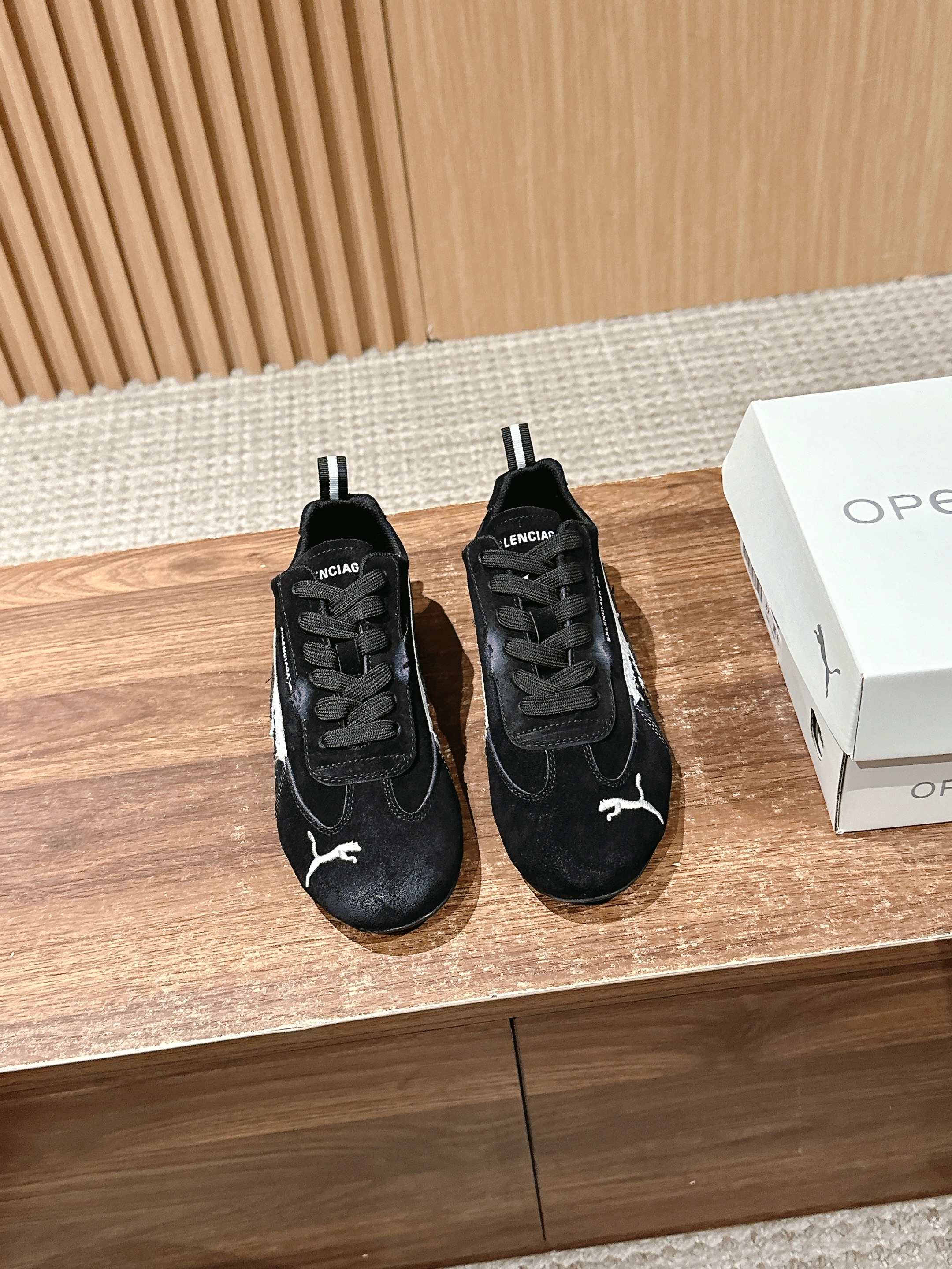 NO:240747,Puma's new Balenciaga style, the German training shoes are so beautiful!  This year, the first pair of shoes has been won by this pair of Balenciaga co-branded Puma!  The foot feel of the Dexue shoes is really comfortable. The five colors are amazing. I’m very confused about how to choose. It’s really handsome and high-end!  Size35-45 (Female 40/Men 45 custom made without return or exchange), casual shoes/sports shoes, balenciaga, sneakers19860909彪马联名巴黎世家新款 德训鞋居然那么好看！今年第一双鞋被这双巴黎世家联名彪马圈粉了！德训鞋脚感真的很舒服五个配色都很绝,很纠结怎么选了,真的很帅很有高级感！Size35-45（女40/男45定做不退换）,休闲鞋/运动鞋,balenciaga,sneakers,Women's Shoes