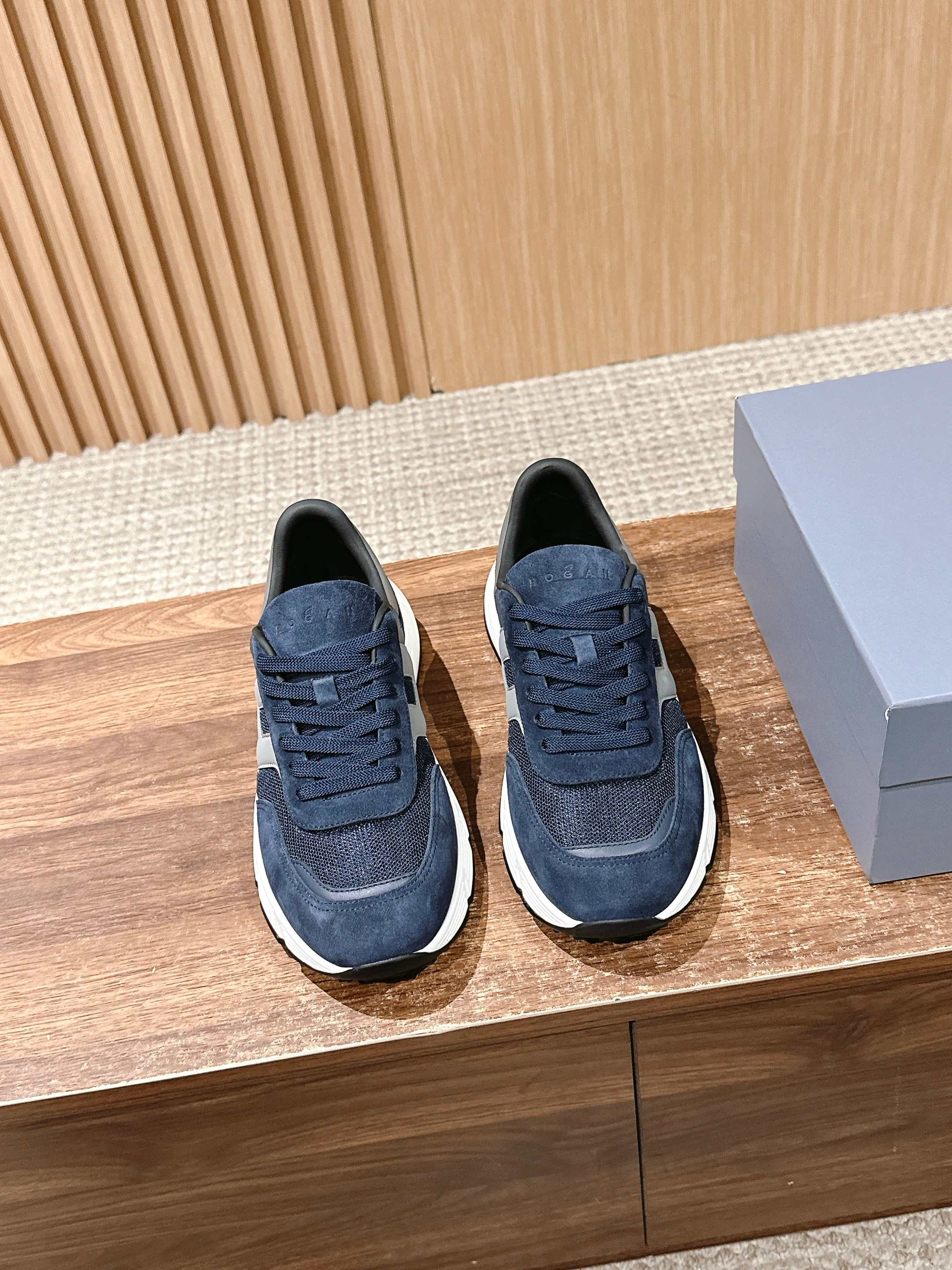 NO:241635,#Men's size, Haoge series of cloud shoes are popular, H color-blocking craftsmanship~Careful sports shoes are exquisitely hand-made design incorporates military uniform elements, part-time practicality and personalized styling; diverse materials are integrated into colorful creative inspiration, blending the brand's classic and trendy style, illuminating casual daily life; equipped with memory foam insole cushioning design, light and comfortable, lightweight, comfortable and diverse styles~~~ Size39-45 (38/45 custom-made, non-return and exchange), casual shoes/sneakers, sneakers19860909#限男码 豪格系列云朵鞋流行 H拼色工艺~休闲运动鞋履精湛手工设计融入军装元素,兼职实用与个性造型感;多元材质融入缤纷创作灵感,调和品牌经典与潮流格调,点亮休闲日常;搭载记忆泡沫内底缓震设计,轻盈舒适,焕呈轻巧,舒适多元化风格穿搭~~~ Size39-45（38/45定做不退换）,休闲鞋/运动鞋,sneakers,Women's Shoes