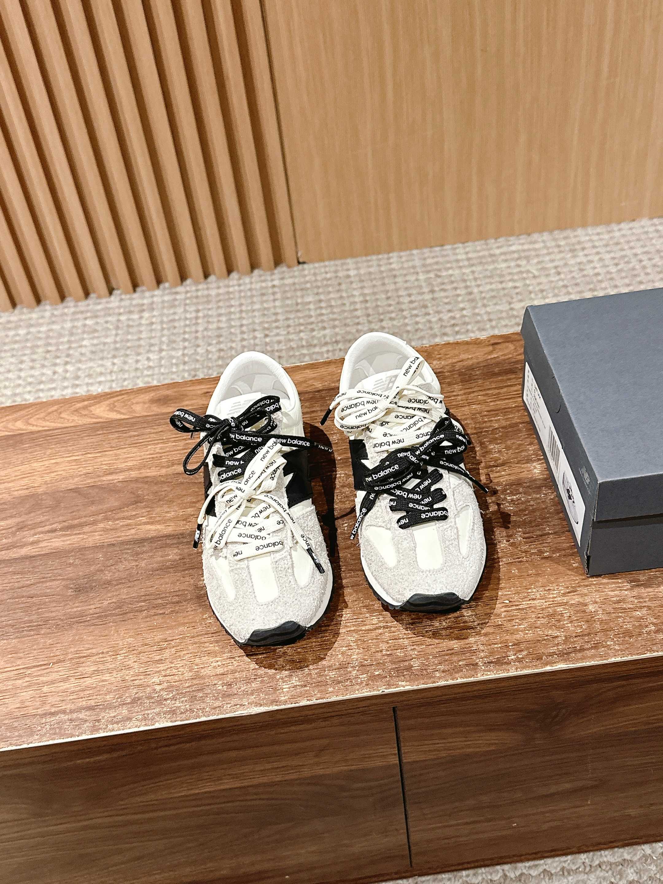 NO:241641,[Upgraded version] #New Balance retro jogging shoes series NB471 retro jogging shoes same as Zhang Yuanying Retro Pioneer casual sports jogging shoes Italian street style in the 1970s!  NB New Balance The new 471 series is a new look created with a purer retro style design. The side is also deconstructed. The n-shaped logo is presented in an old embossed style. Multi-lace matching is girlish and fashionable. - MATERIAL material - upper High mercerized cow leather inner calf leather weaving. Customized open molded sole size women's size 35-39 (40 custom made without return or exchange), casual shoes/sports shoes, new balance, sneakers, cowhide19860909【升级版】 #新百伦复古慢跑鞋系列 NB471复古慢跑鞋张元英同款 复古先锋休闲运动慢跑鞋 上世纪70年代的意大利街头风格！NB新百伦 全新 471 系列以更纯粹的复古风格设计打造的全新造型.侧身还以解构设计 将n字标志以做旧压花样式呈现 多鞋带搭配穿搭少女感时尚感十足 - MATERIAL 材质 - 鞋面 高丝光牛反绒牛皮 内里小牛皮织布 大底定制开模大底 size女码35-39（40定做不退换）,休闲鞋/运动鞋,new balance,sneakers,cowhide,Women's Shoes