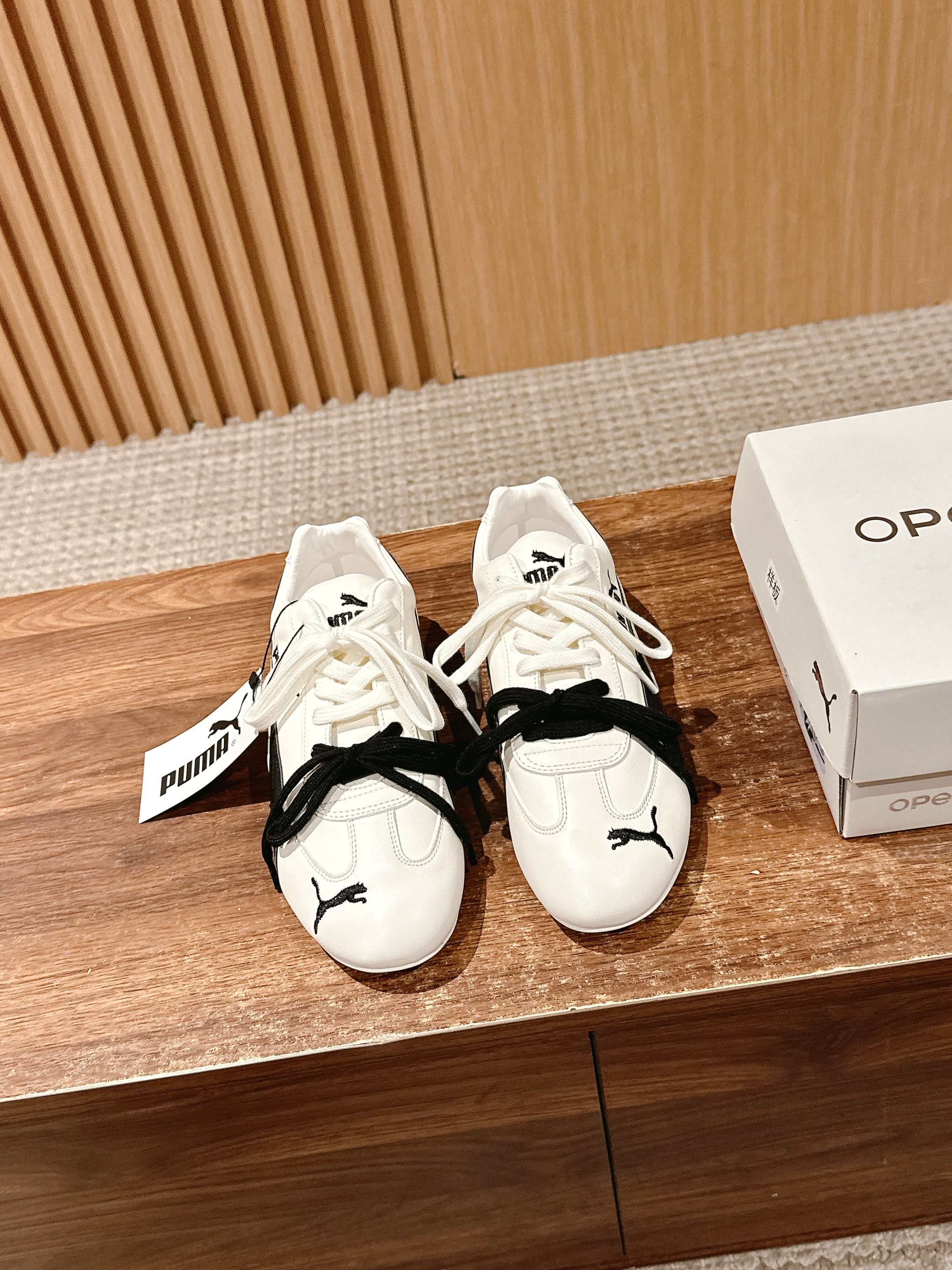 NO:241633,Puma's new color combination #Leather Sneakers. The overall texture is very retro, and the design of the flip tongue is even more classic. It makes you feel more retro. The footwear effect is very comfortable. The sole is thinner like the foot feeling of Dexun. Size35-39 (40 custom made without return or exchange), casual shoes/sports shoes, sneakers19860909彪马联名新配色#皮面运动鞋 整体非常有质感整体的鞋型非常的复古,翻盖鞋舌的设计更是经典.让你一整个复古的感觉更加浓郁 上脚效果 很舒服的.鞋底比较薄像德训的脚感. Size35-39（40定做不退换）,休闲鞋/运动鞋,sneakers,Women's Shoes