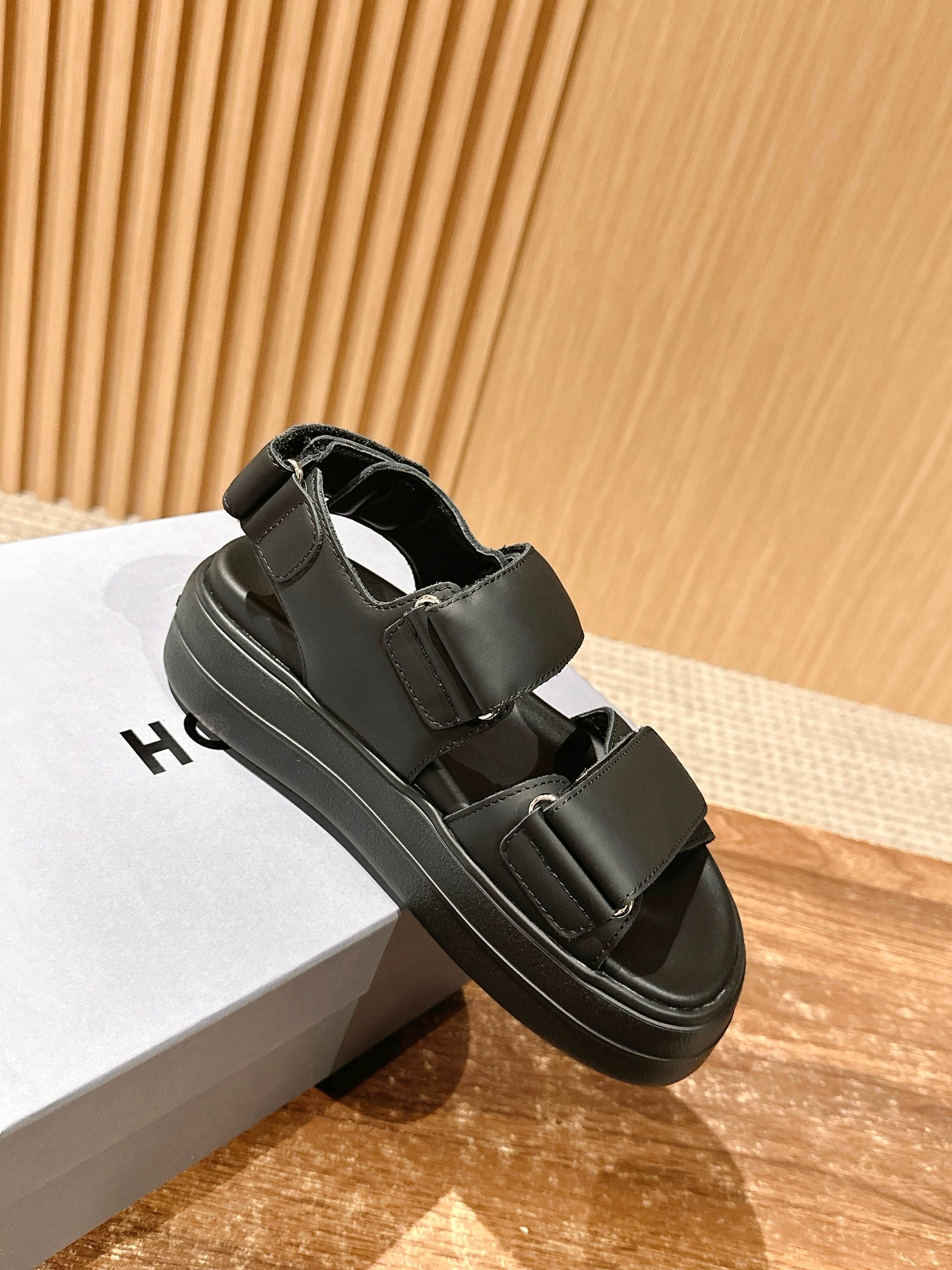 Hogan Skyscraper Sandals: Cloud-Like Comfort and Style in Modular Design - 图片 3