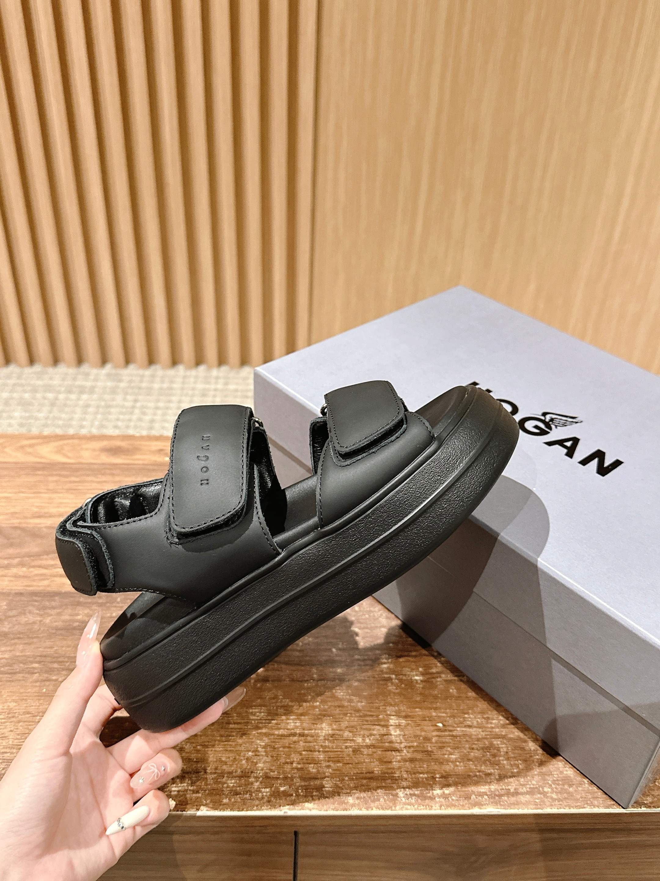 Hogan Skyscraper Sandals: Cloud-Like Comfort and Style in Modular Design - 图片 5