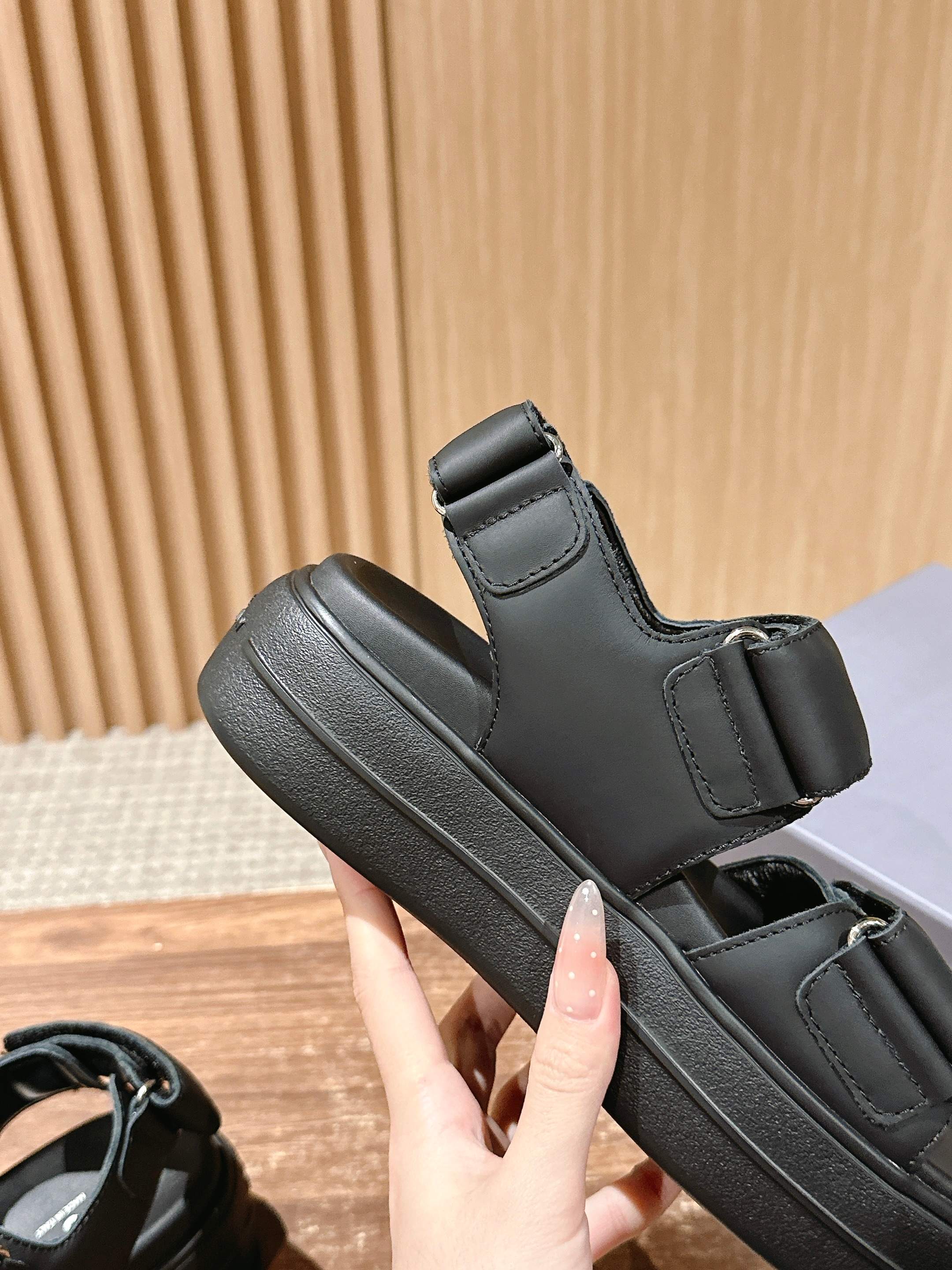 Hogan Skyscraper Sandals: Cloud-Like Comfort and Style in Modular Design - 图片 7